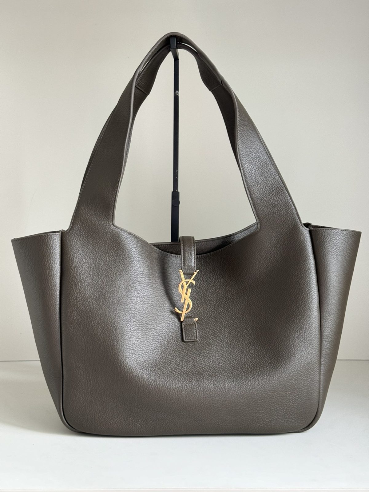 Yves Saint Laurent LE5A7 Bea Bag - Image 1