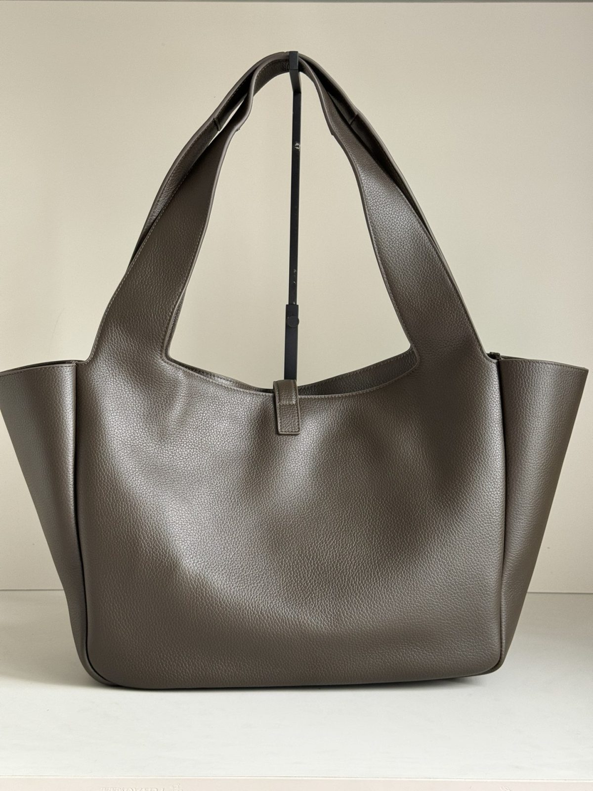 Yves Saint Laurent LE5A7 Bea Bag - Image 2