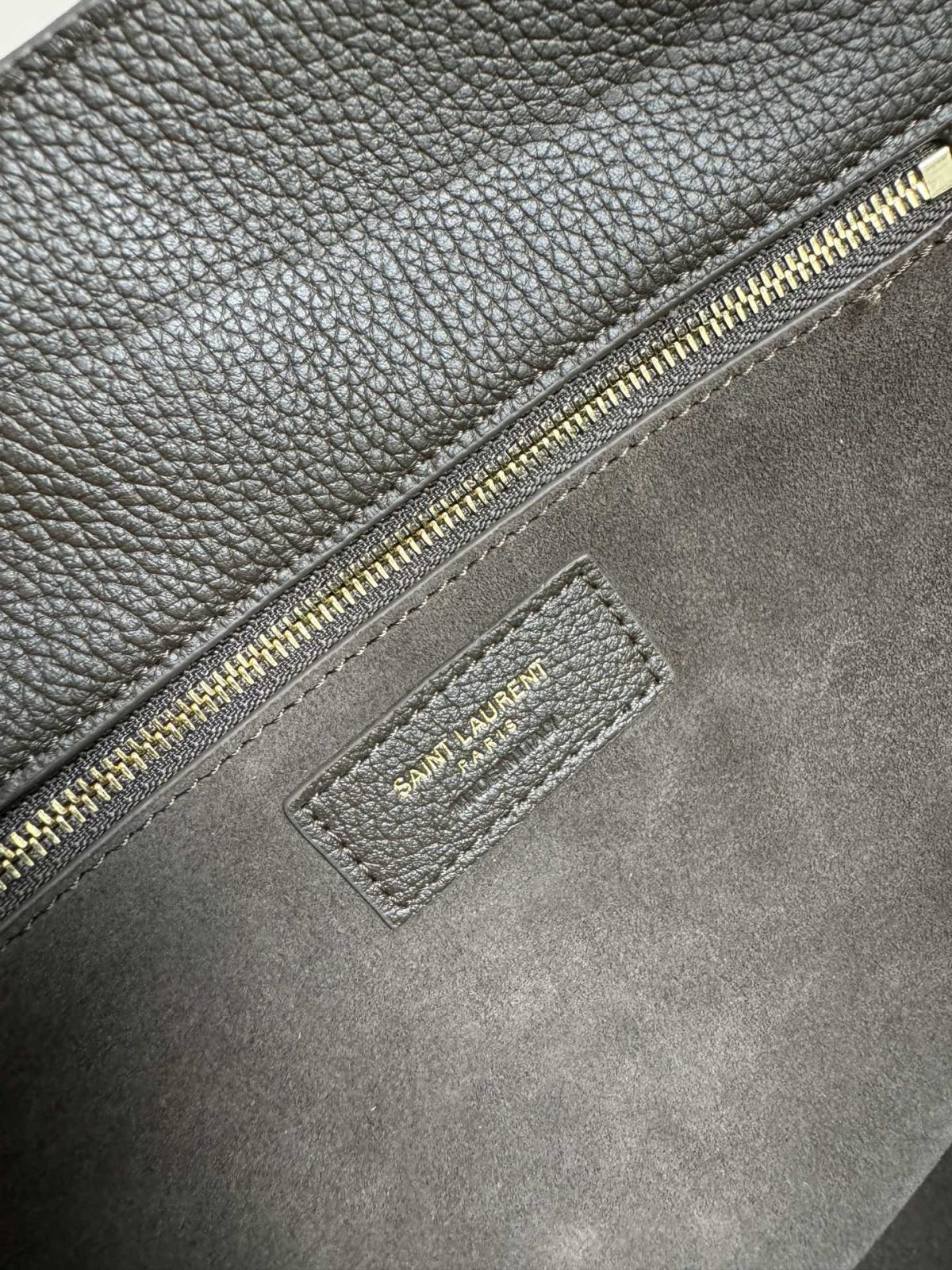 Yves Saint Laurent LE5A7 Bea Bag - Image 9