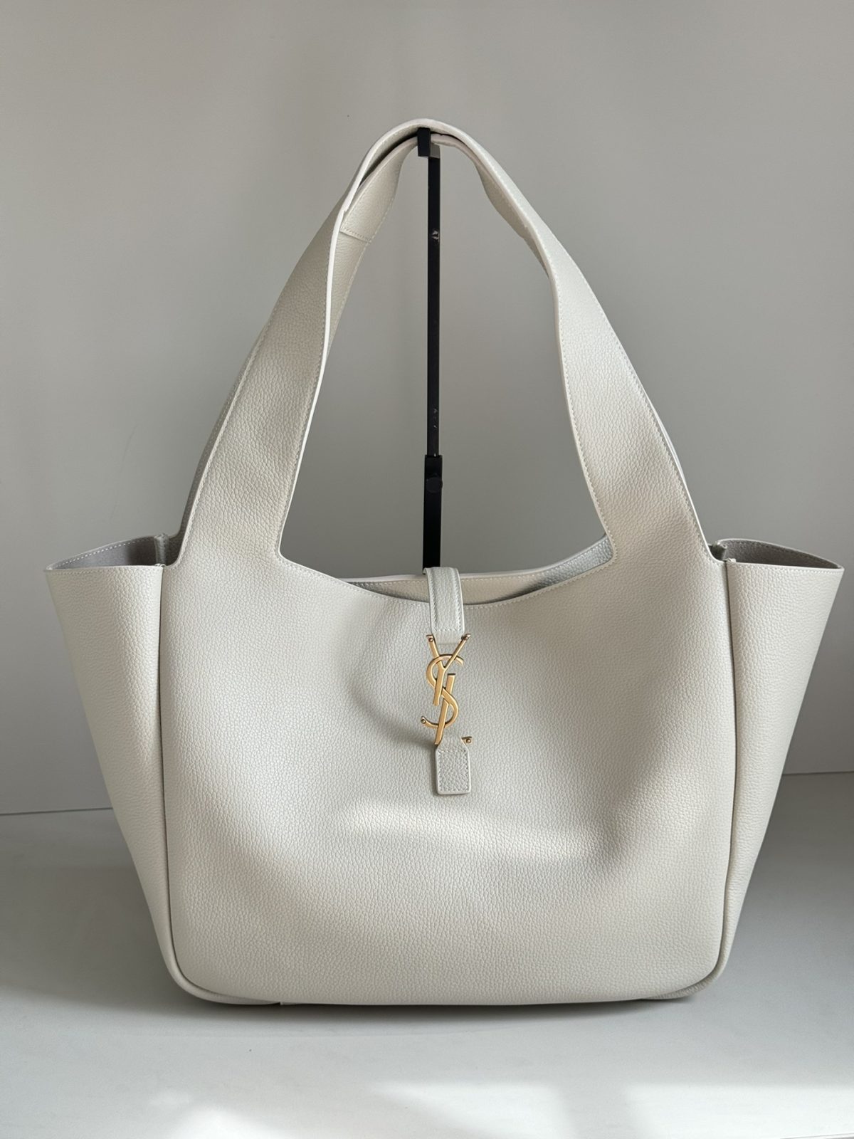 Yves Saint Laurent LE5A7 Bea Bag - Image 1