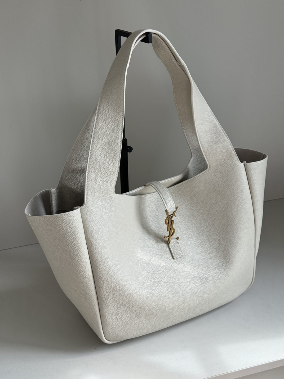 Yves Saint Laurent LE5A7 Bea Bag - Image 3