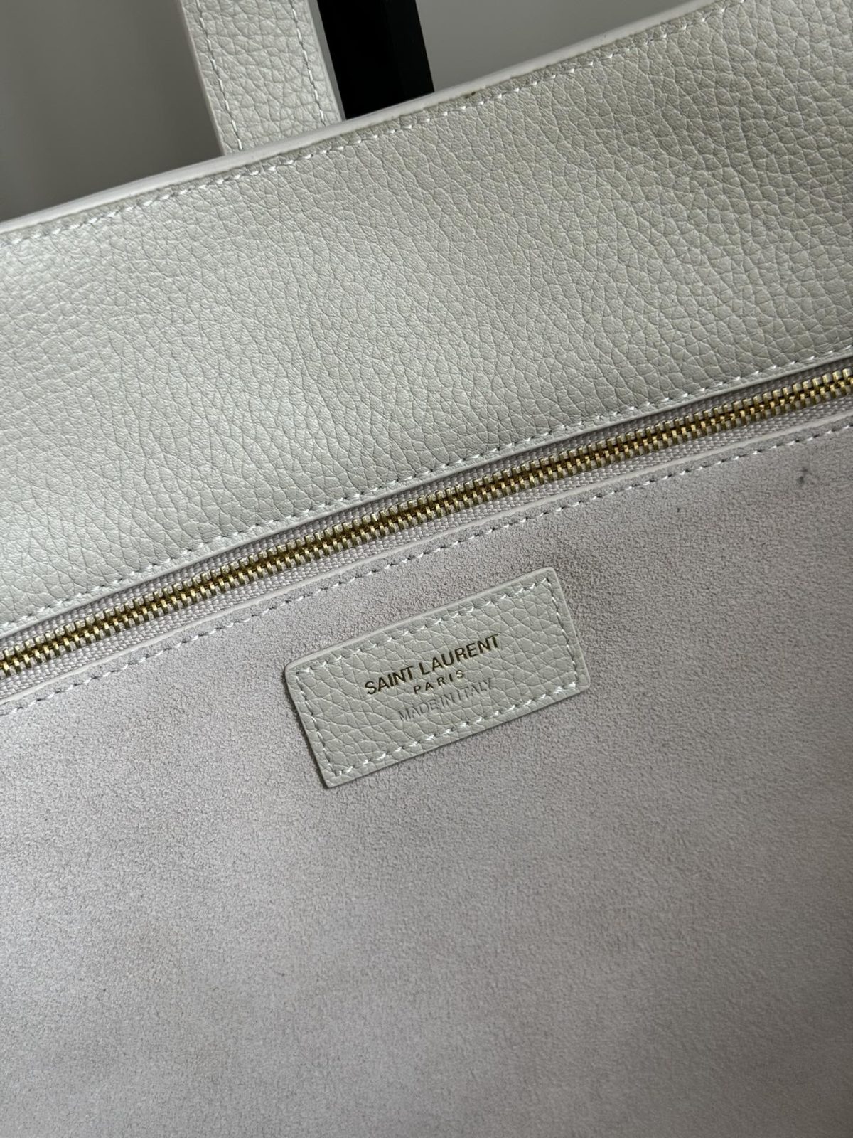 Yves Saint Laurent LE5A7 Bea Bag - Image 9