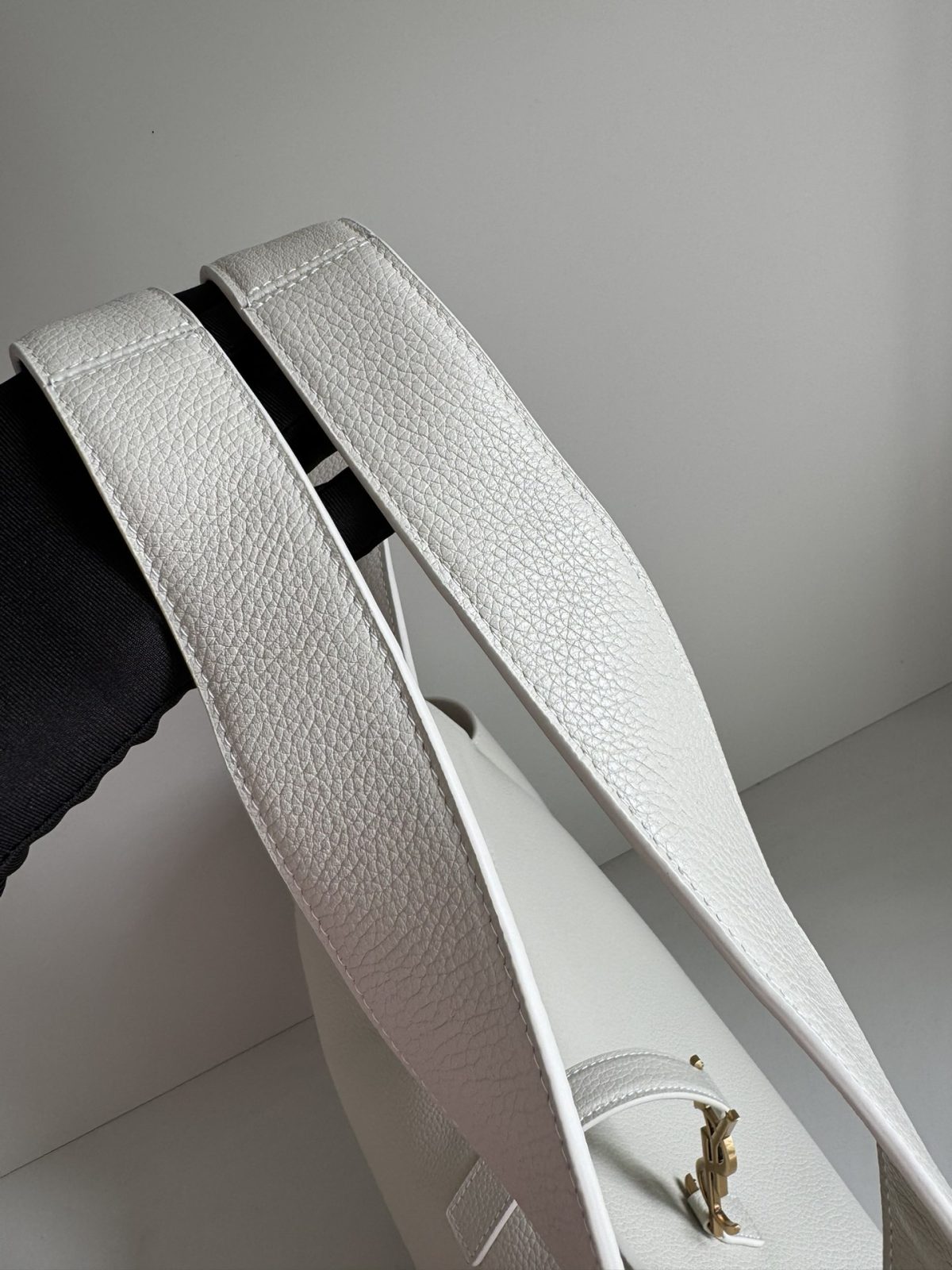 Yves Saint Laurent LE5A7 Bea Bag - Image 7