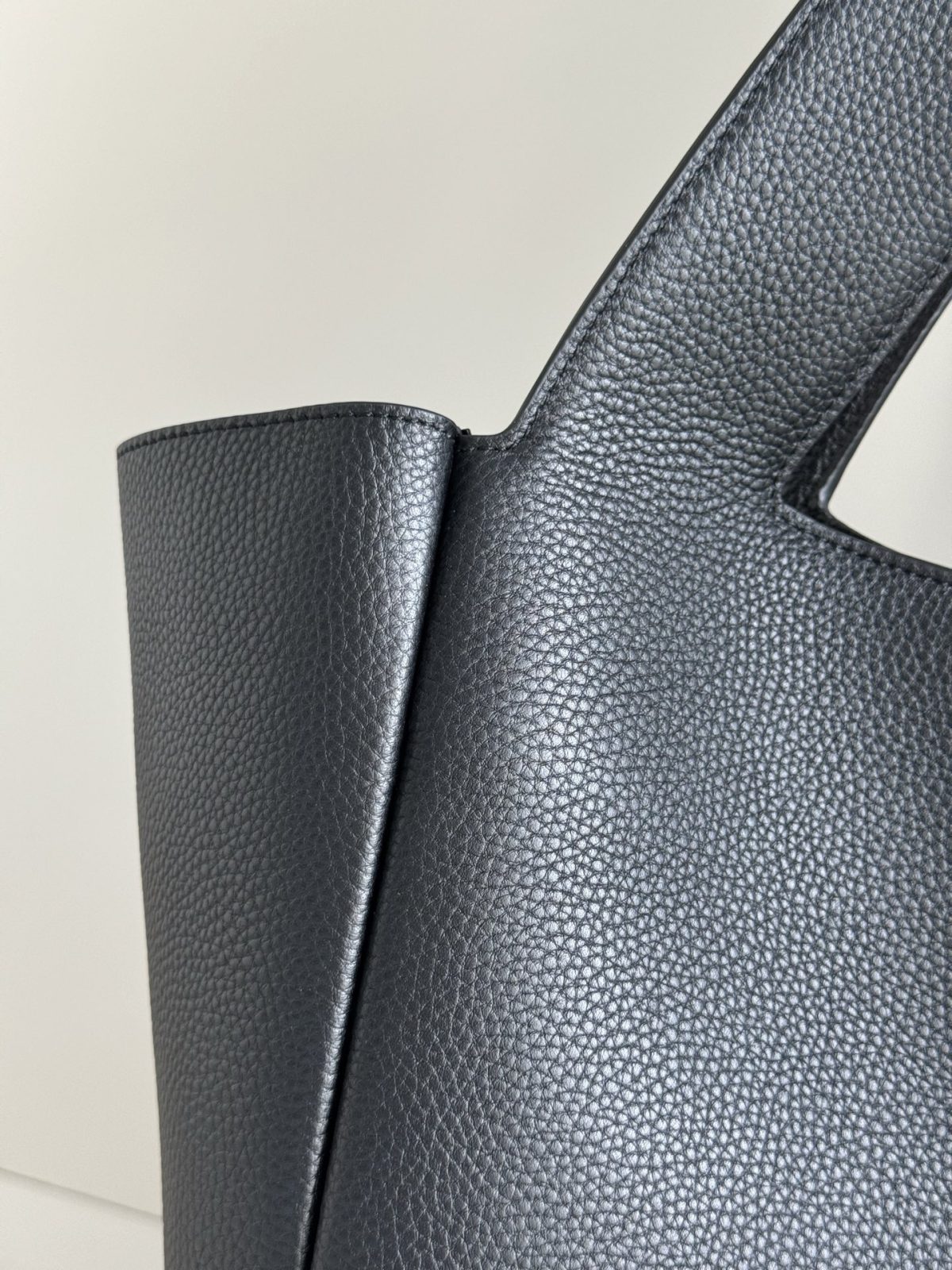 Yves Saint Laurent LE5A7 Bea Bag - Image 3