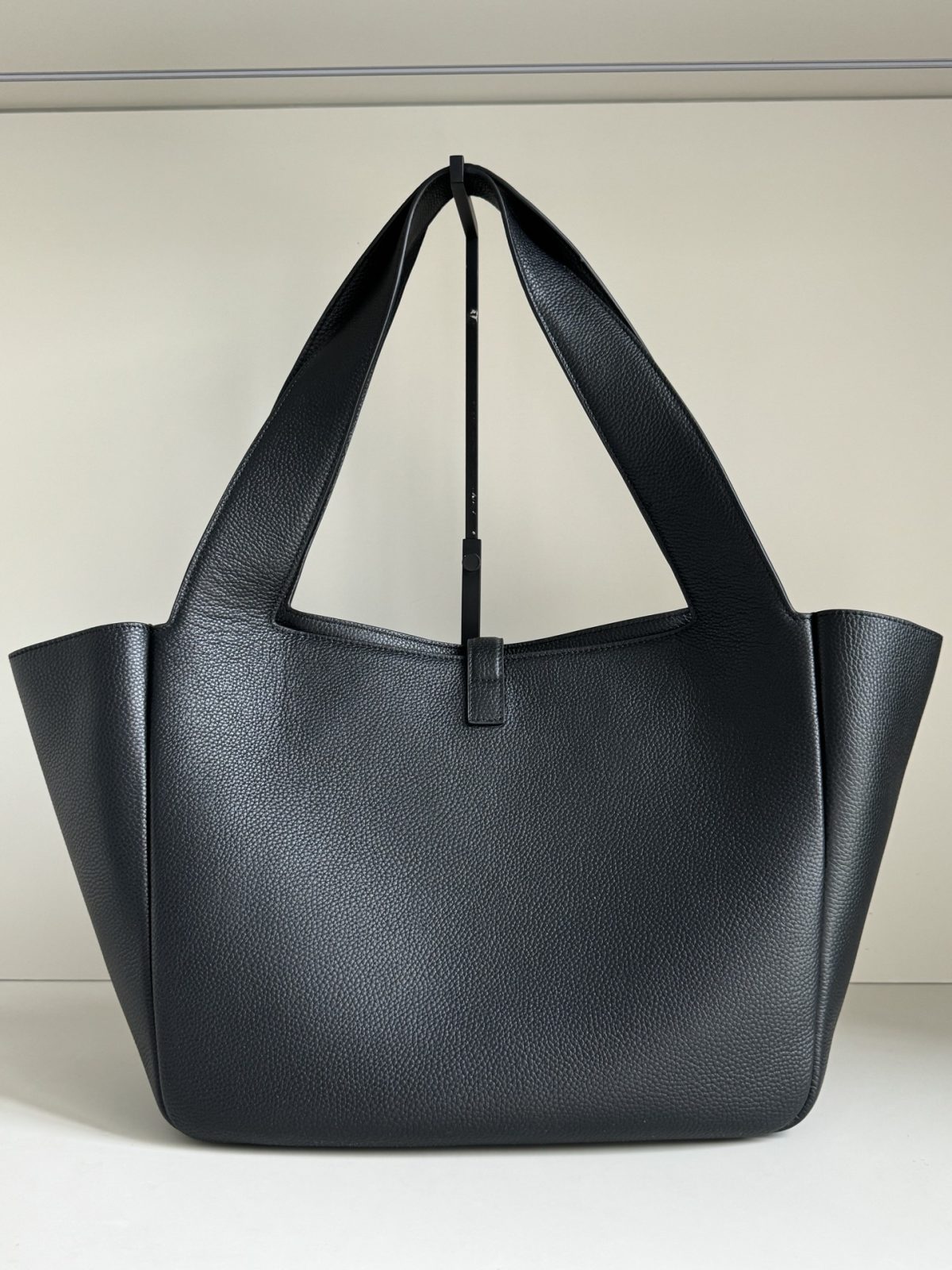 Yves Saint Laurent LE5A7 Bea Bag - Image 4