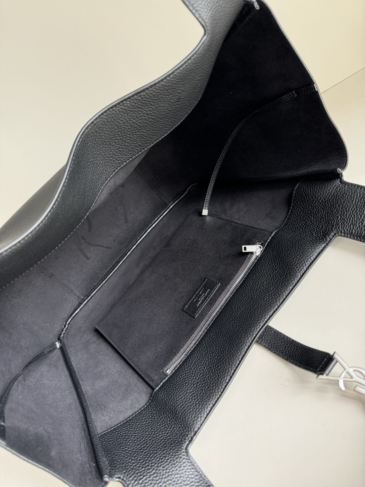 Yves Saint Laurent LE5A7 Bea Bag - Image 7