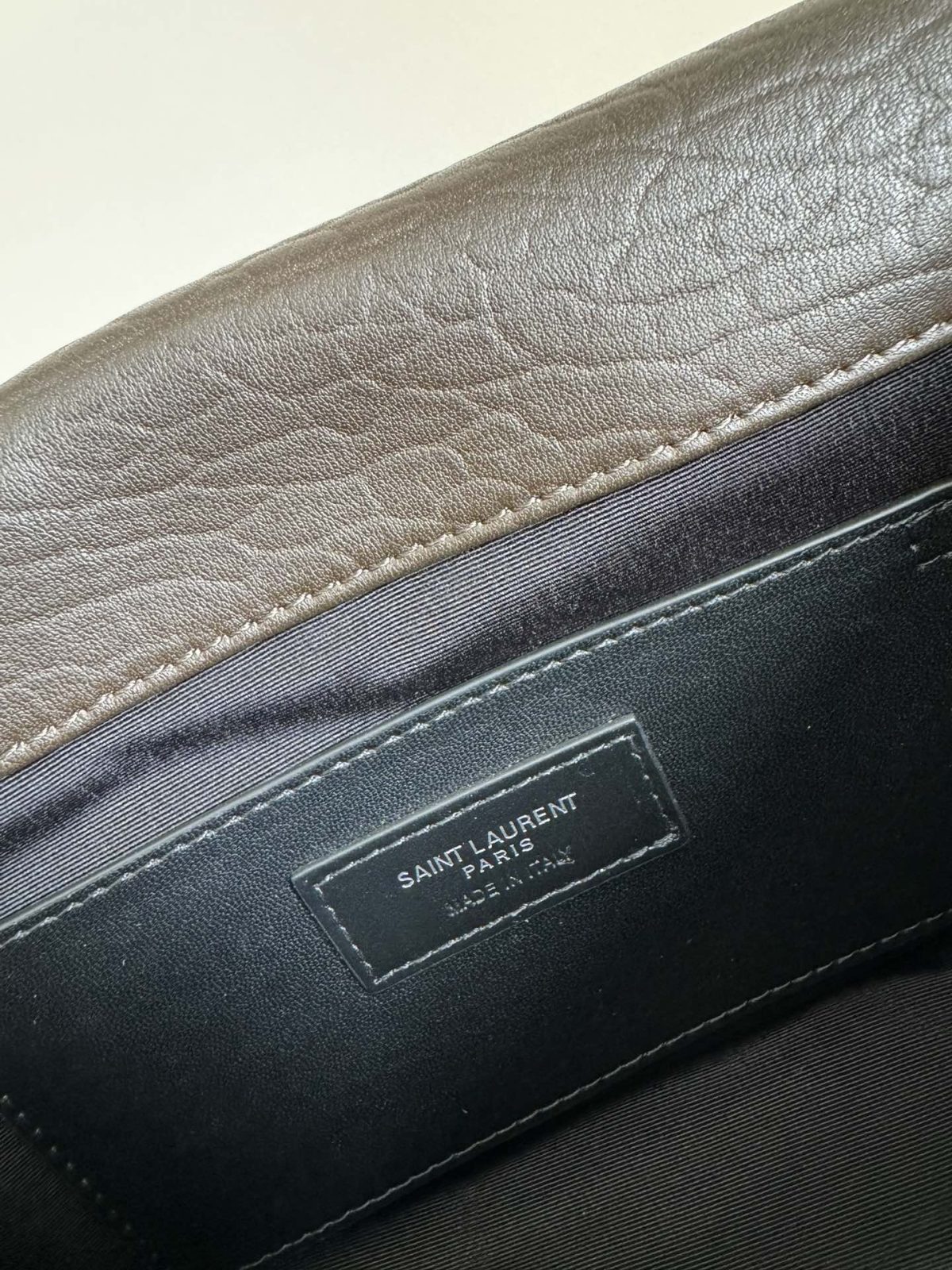 Yves Saint Laurent Niki Small Shoulder Bag - Image 9