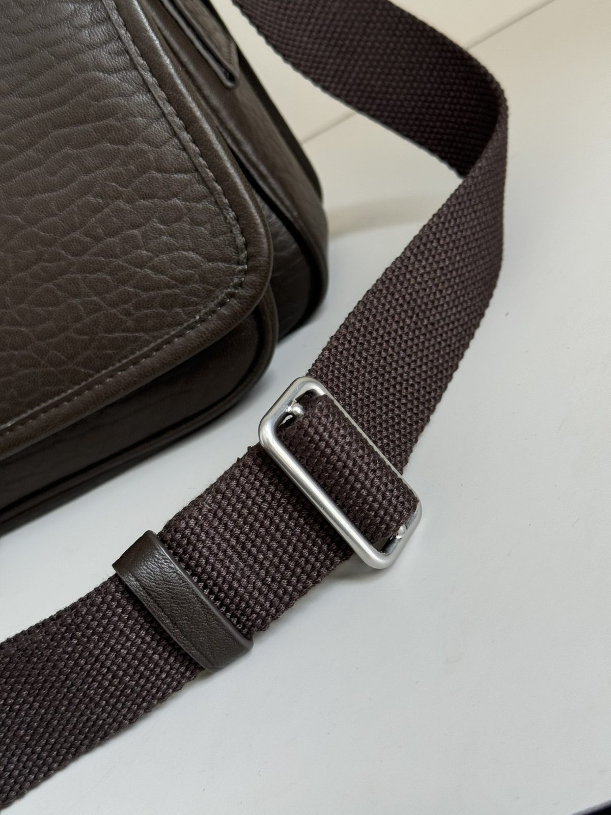 Yves Saint Laurent Niki Small Shoulder Bag - Image 6