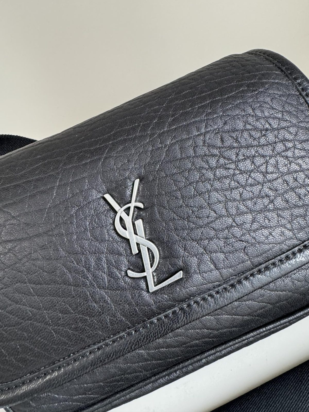 Yves Saint Laurent Niki Small Shoulder Bag - Image 3