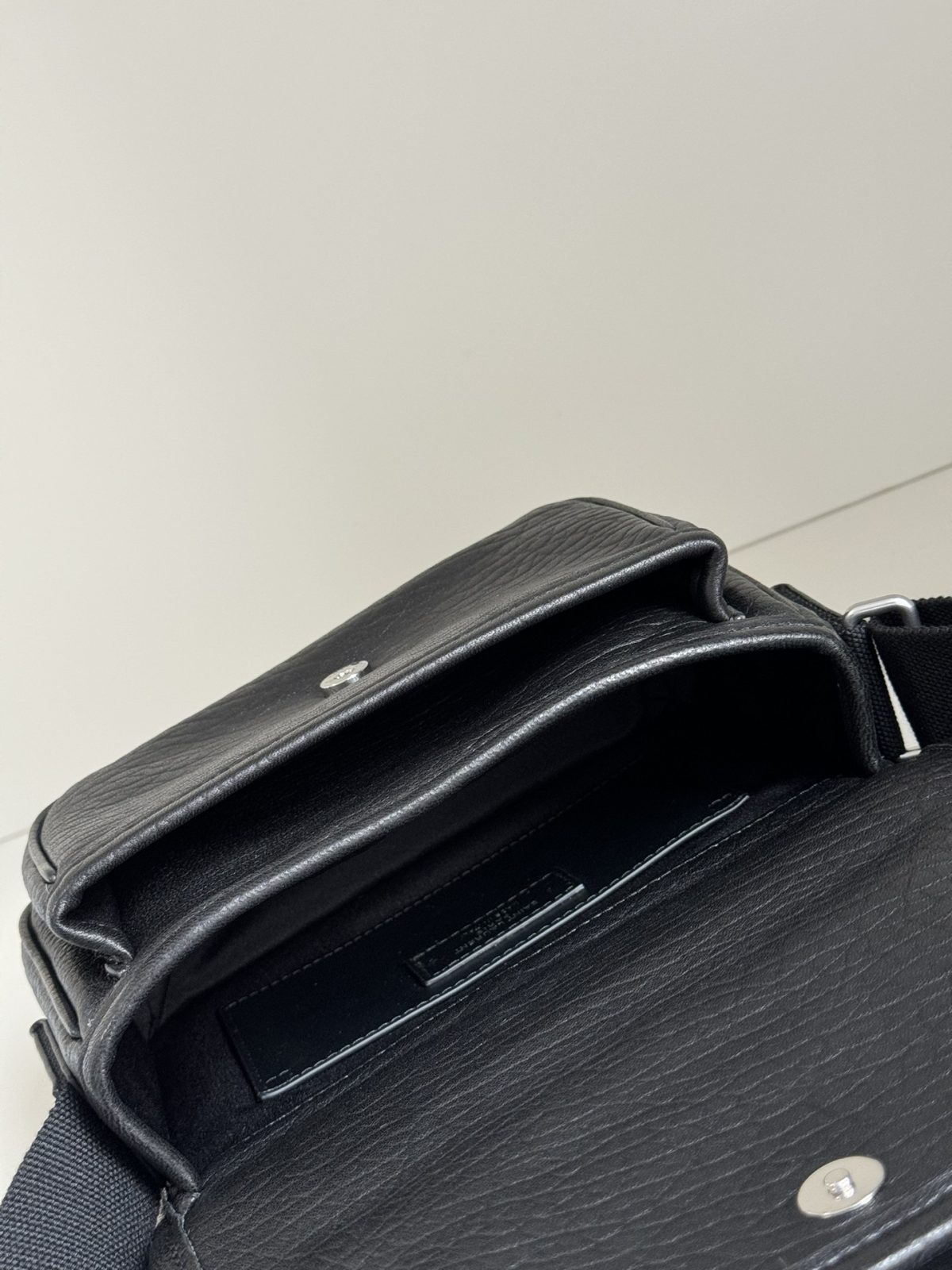 Yves Saint Laurent Niki Small Shoulder Bag - Image 6