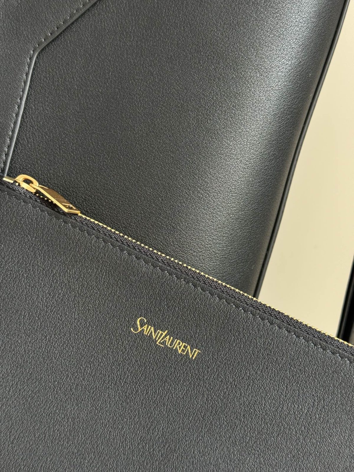 Yves Saint Laurent Y Bucket Bag - Image 3