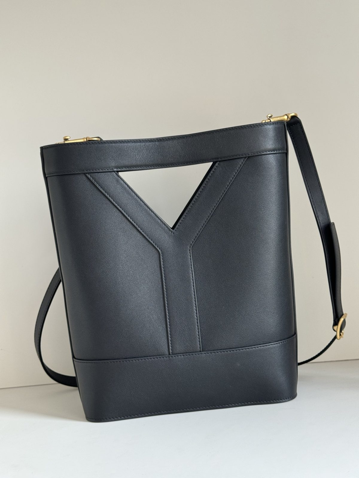 Yves Saint Laurent Y Bucket Bag - Image 2