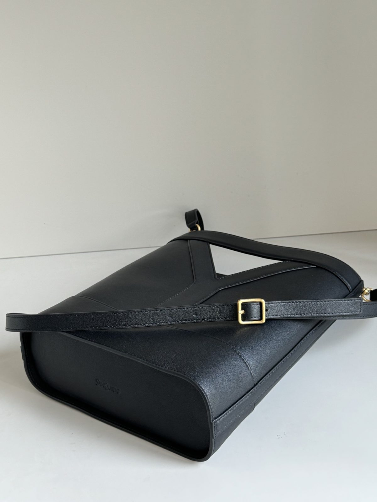 Yves Saint Laurent Y Bucket Bag - Image 5