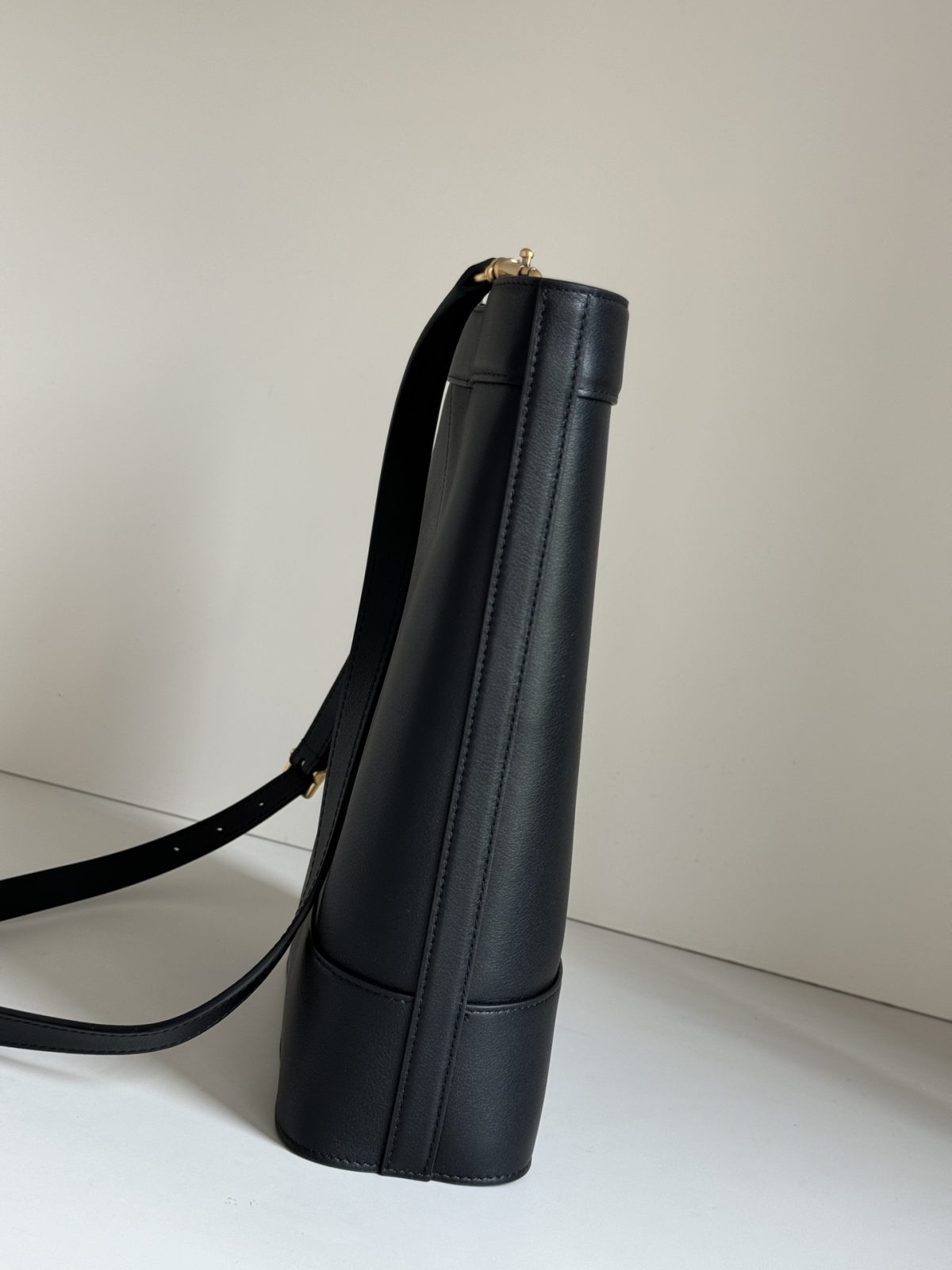 Yves Saint Laurent Y Bucket Bag - Image 7