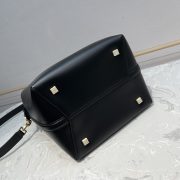 Yves Saint Laurent LE37 Bucket Bag - Image 2