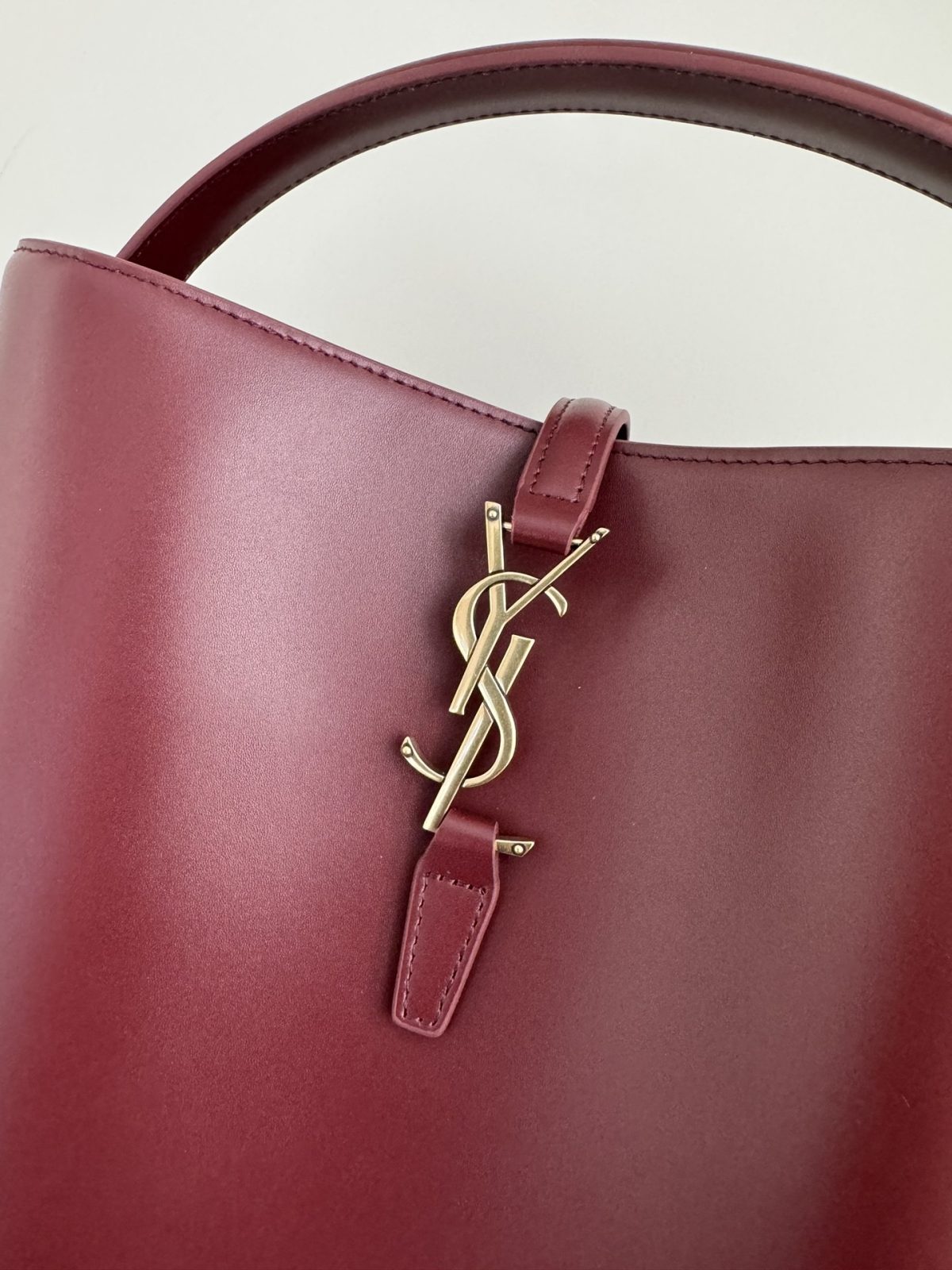 Yves Saint Laurent LE37 Bucket Bag - Image 4