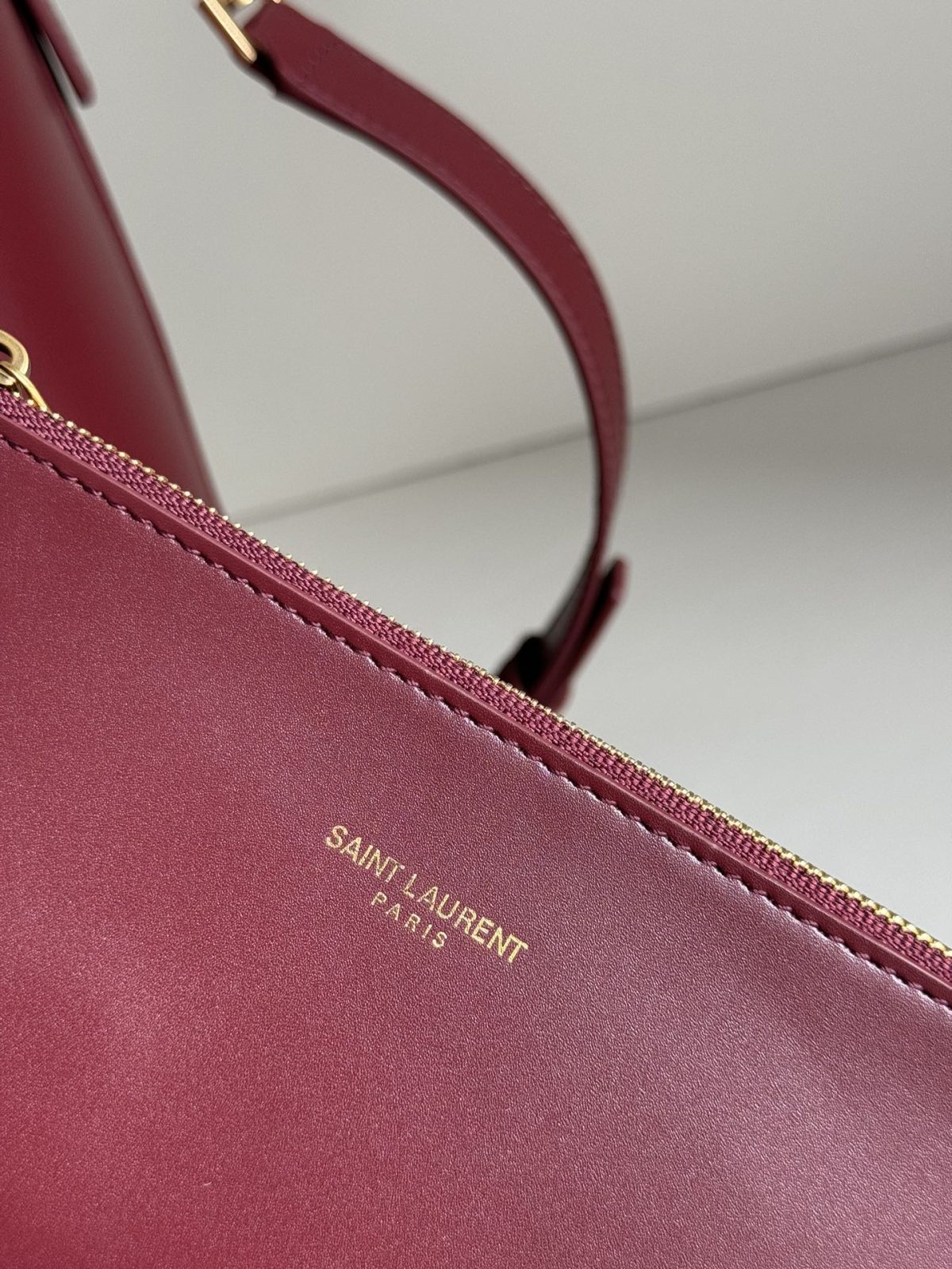 Yves Saint Laurent LE37 Bucket Bag - Image 8