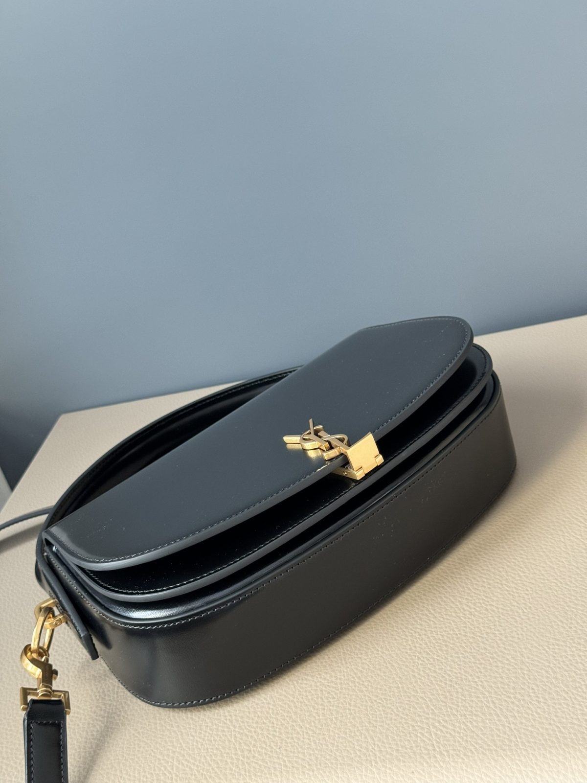Yves Saint Laurent Voltaire Crossbody Bag - Image 3