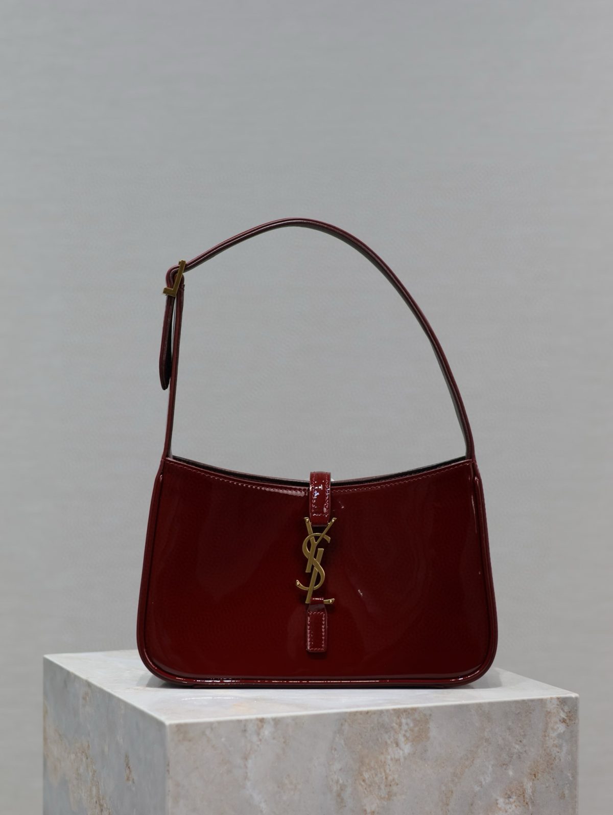 Yves Saint Laurent Le5A7 Bag - Image 1