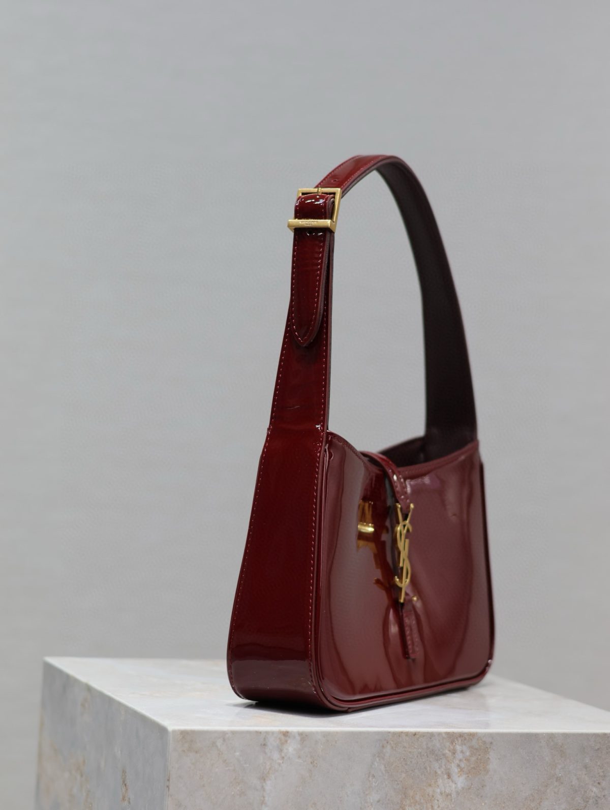Yves Saint Laurent Le5A7 Bag - Image 3