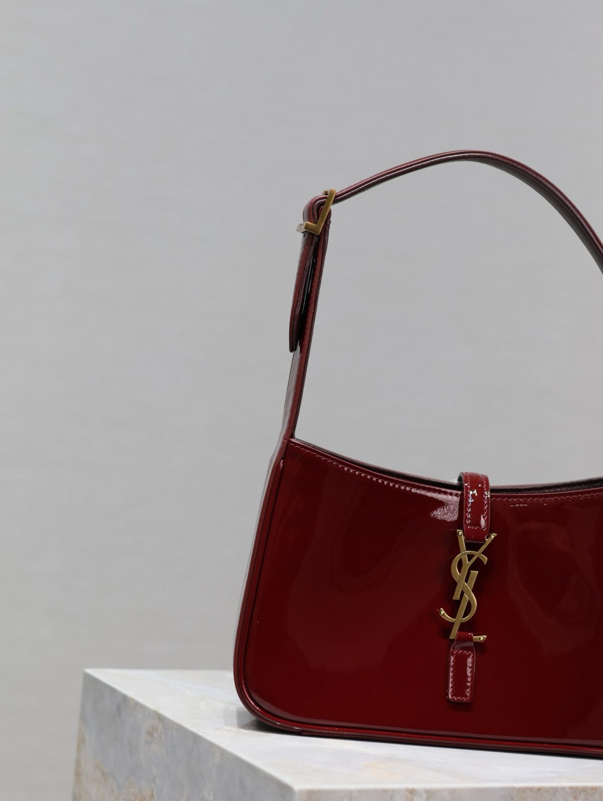 Yves Saint Laurent Le5A7 Bag - Image 4