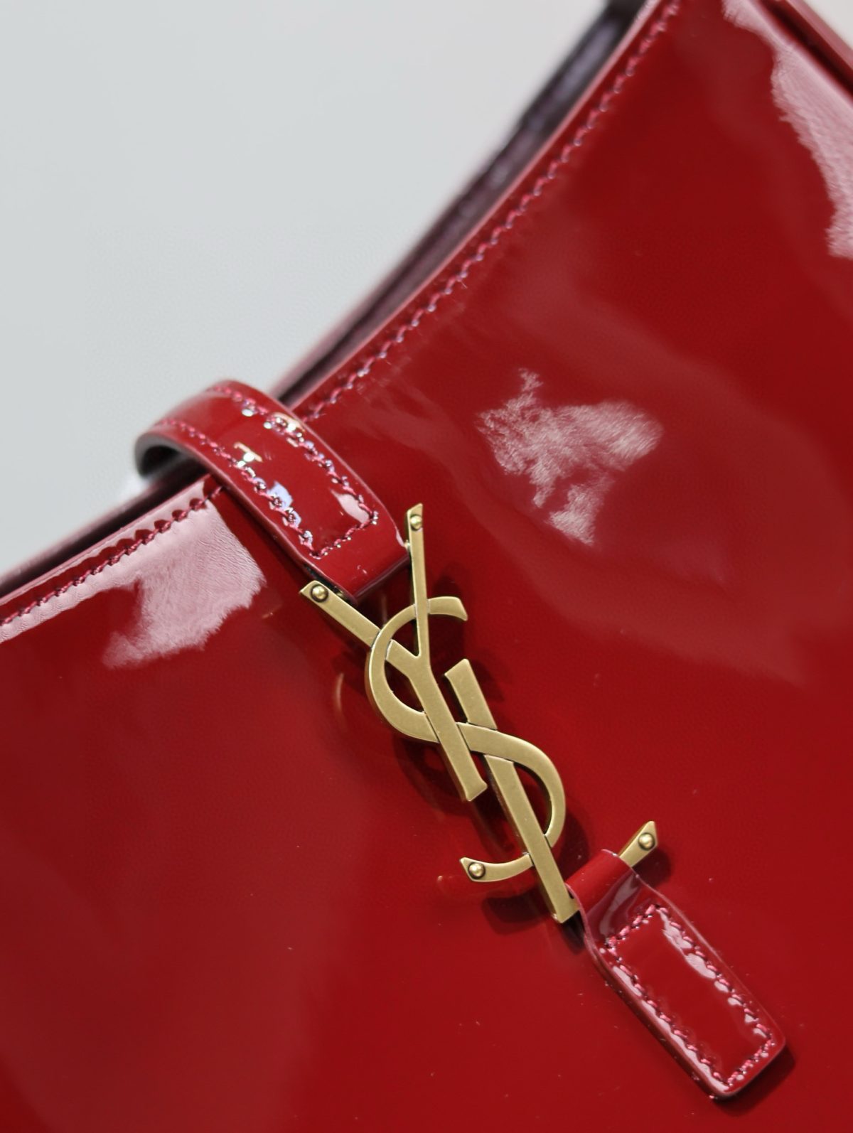 Yves Saint Laurent Le5A7 Bag - Image 8