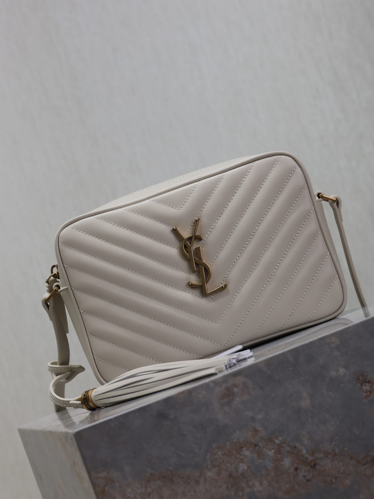Yves Saint Laurent Lou Camera bag - Image 2