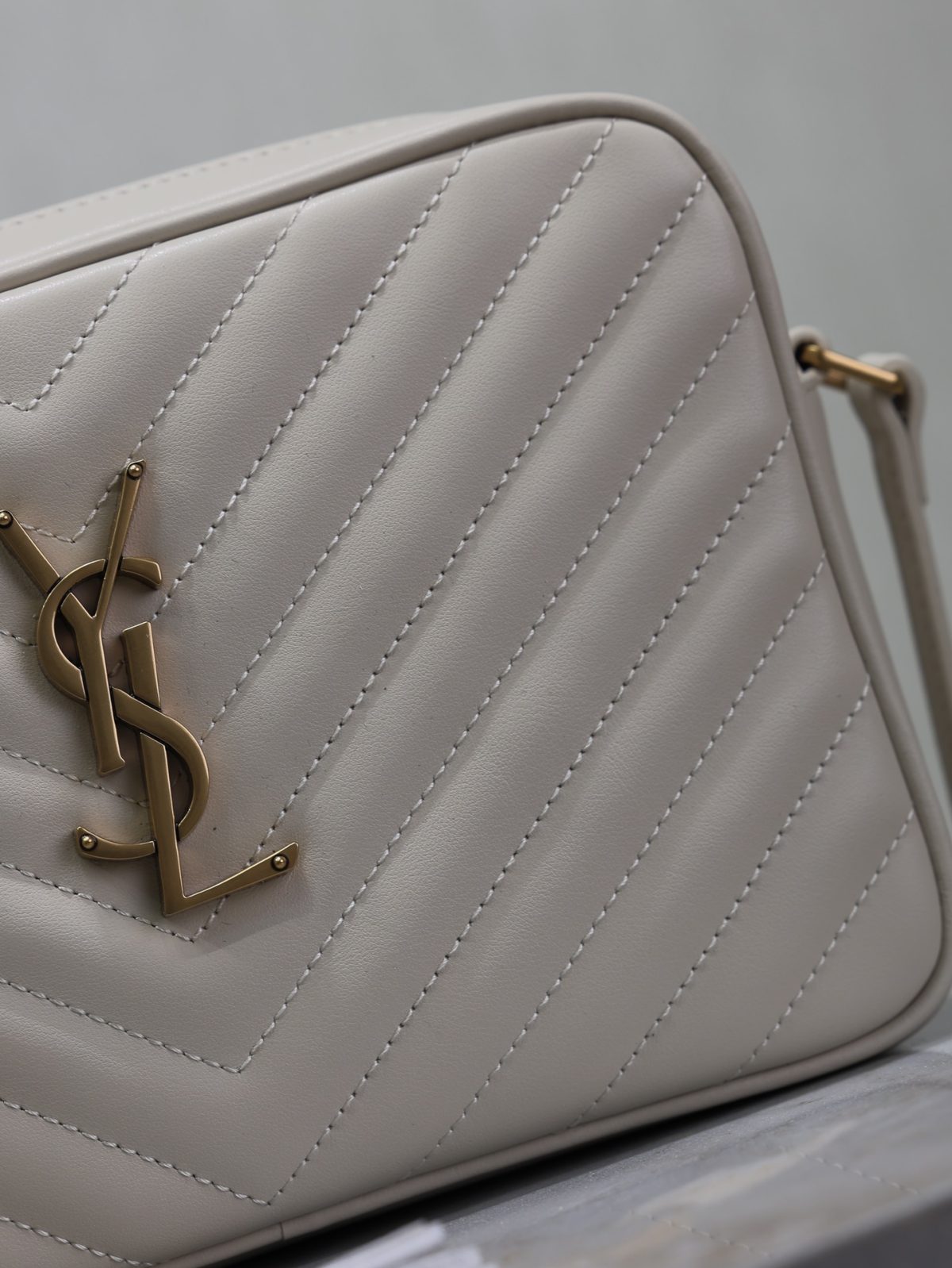 Yves Saint Laurent Lou Camera bag - Image 3