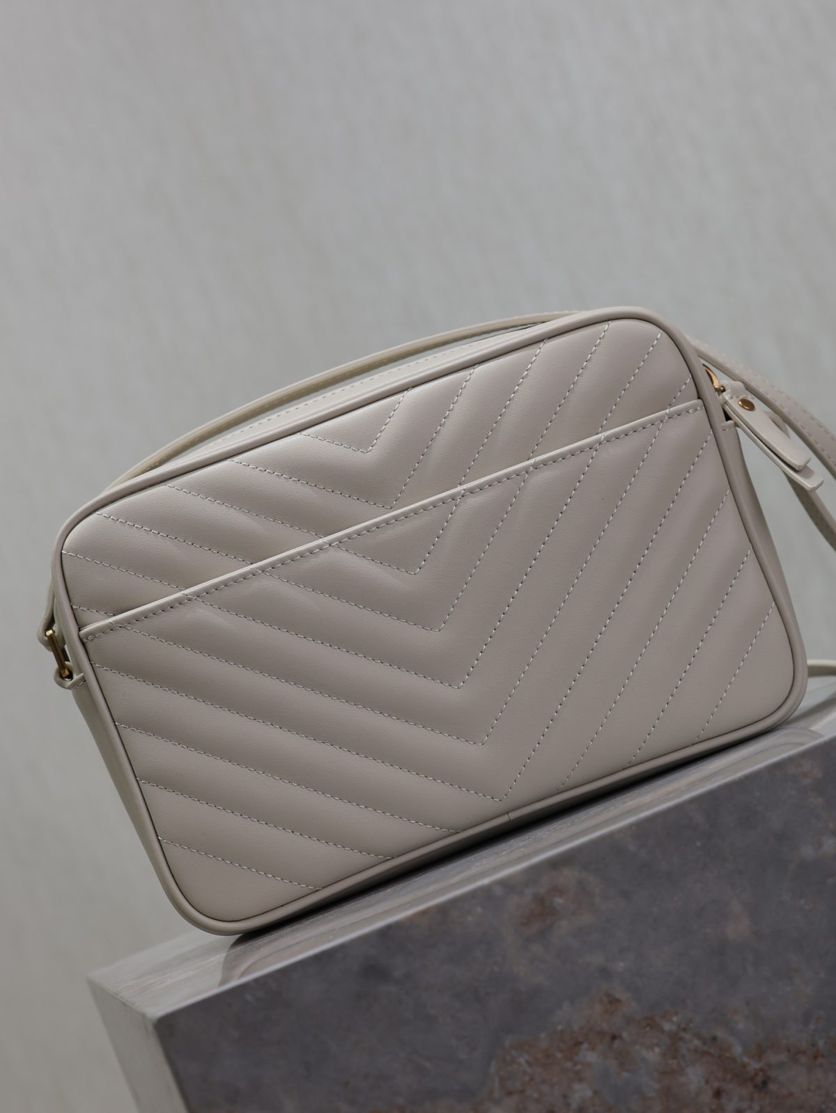 Yves Saint Laurent Lou Camera bag - Image 7