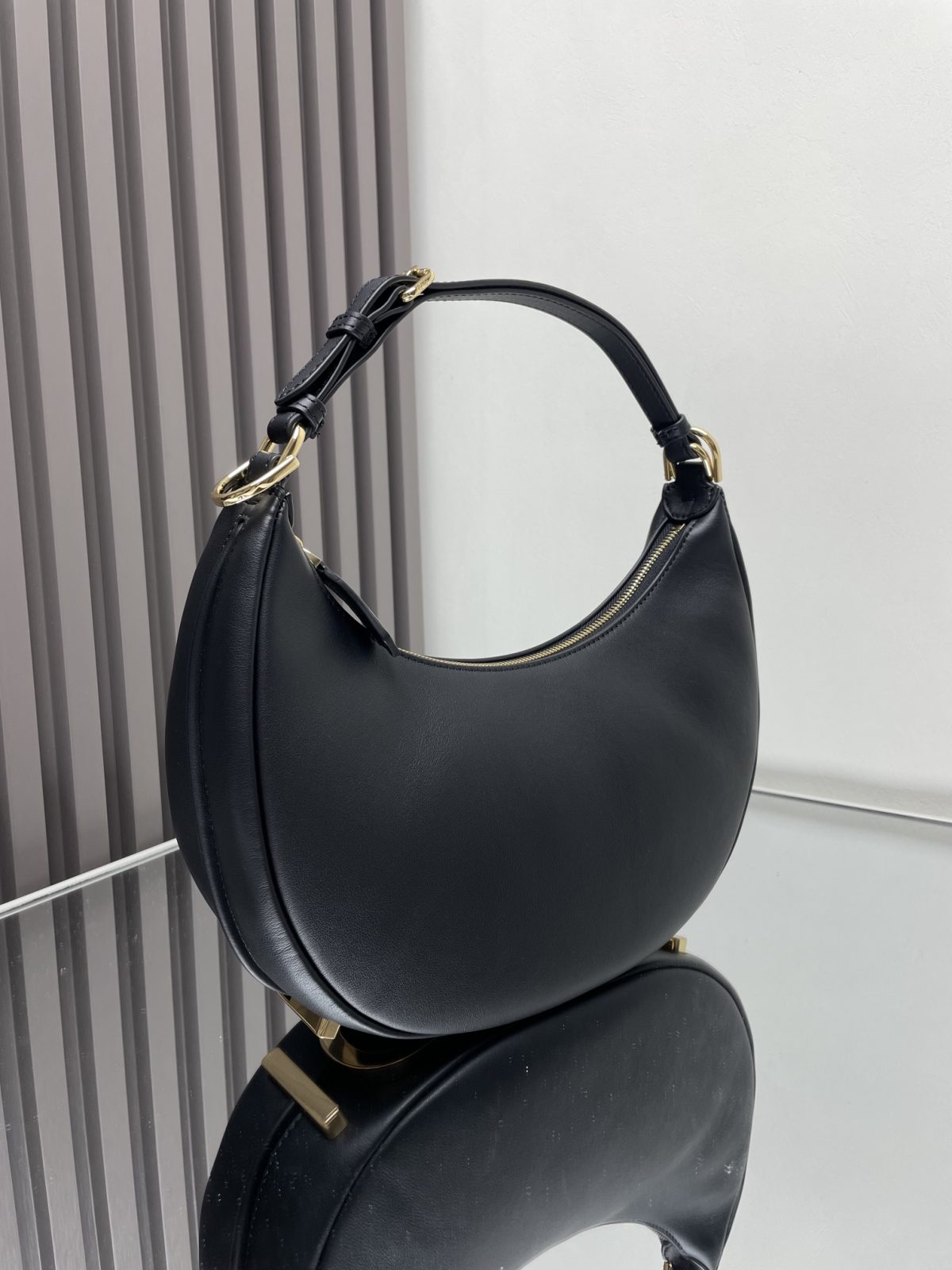 Fendi Graphy Medium Hobo Bag - Image 2