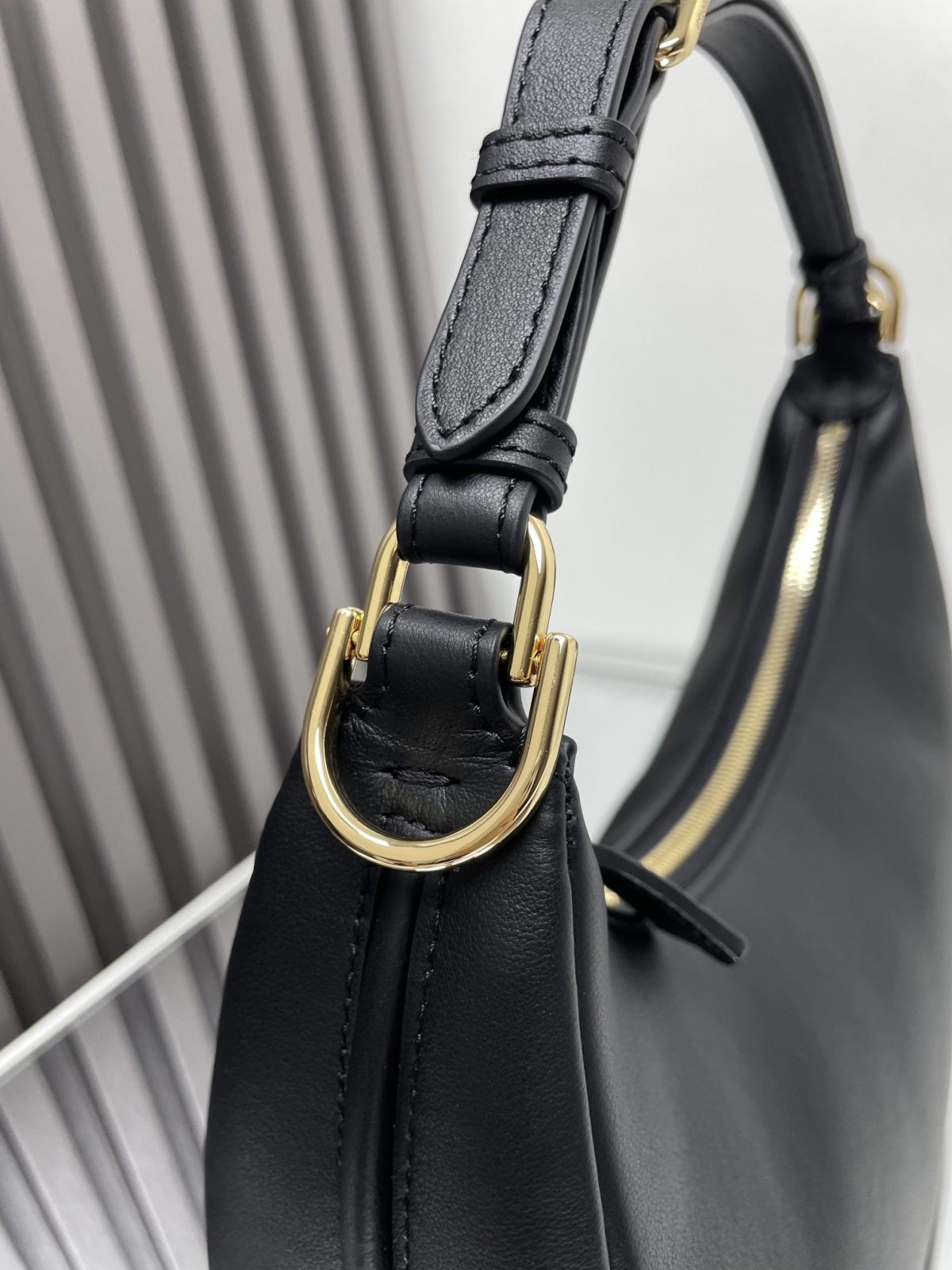 Fendi Graphy Medium Hobo Bag - Image 5