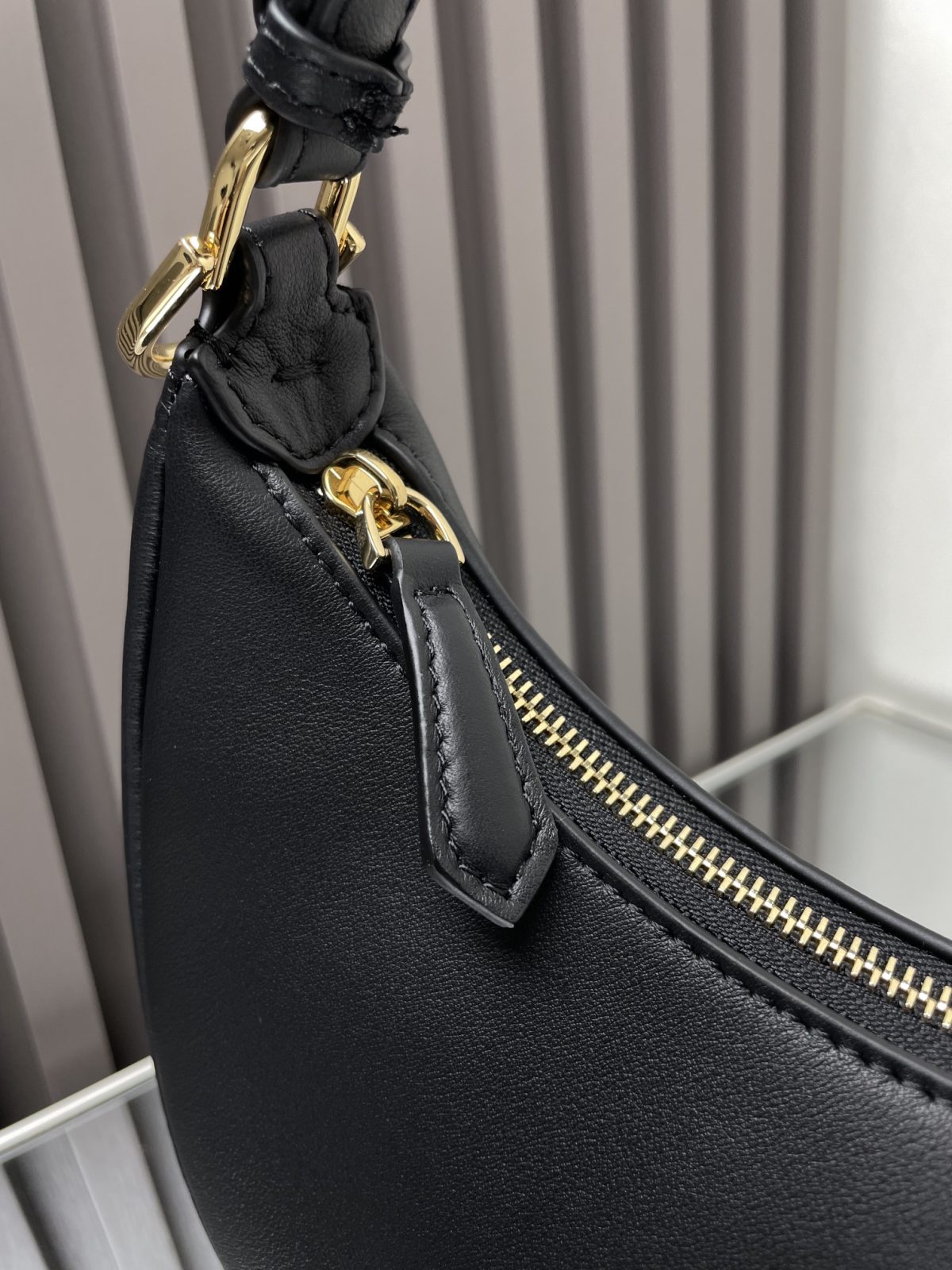 Fendi Graphy Medium Hobo Bag - Image 3