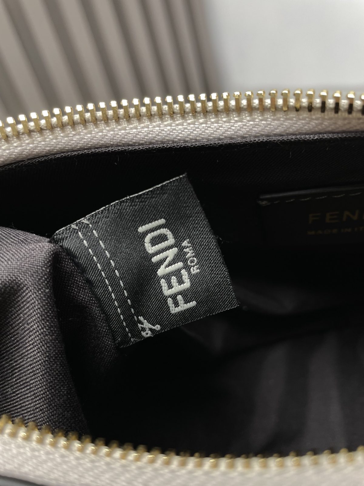 Fendi Graphy Medium Hobo Bag - Image 7