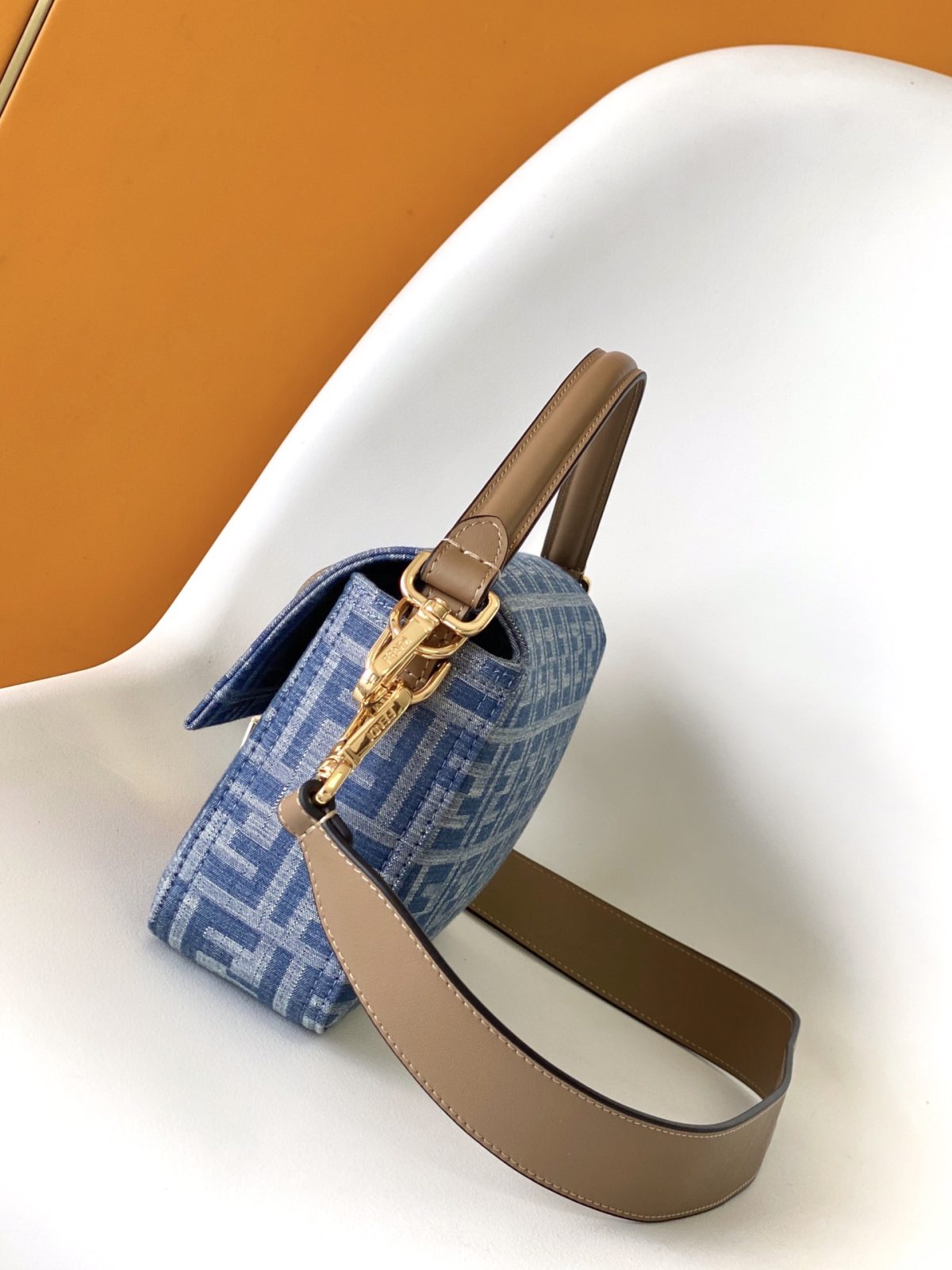 Fendi Baguette MediumBag - Image 4