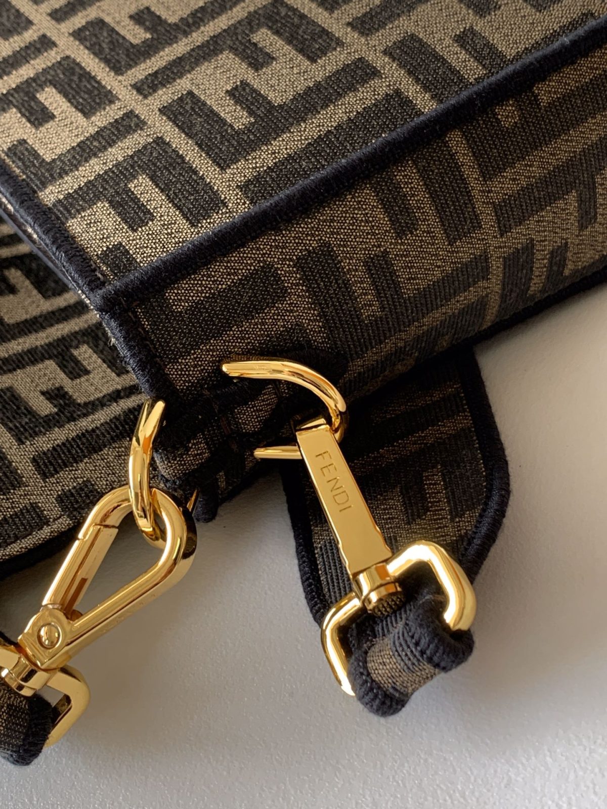 Fendi Baguette Medium Bag - Image 5