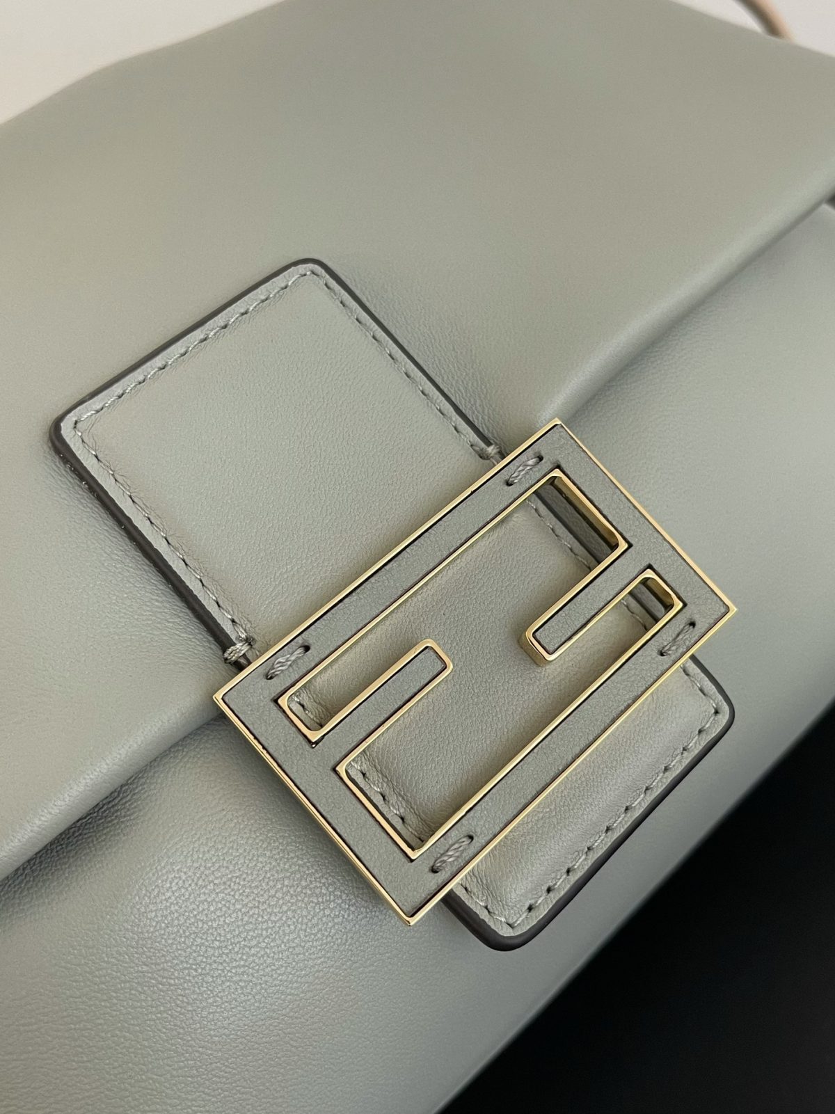 Fendi Mamma Baguette Medium Bag - Image 5