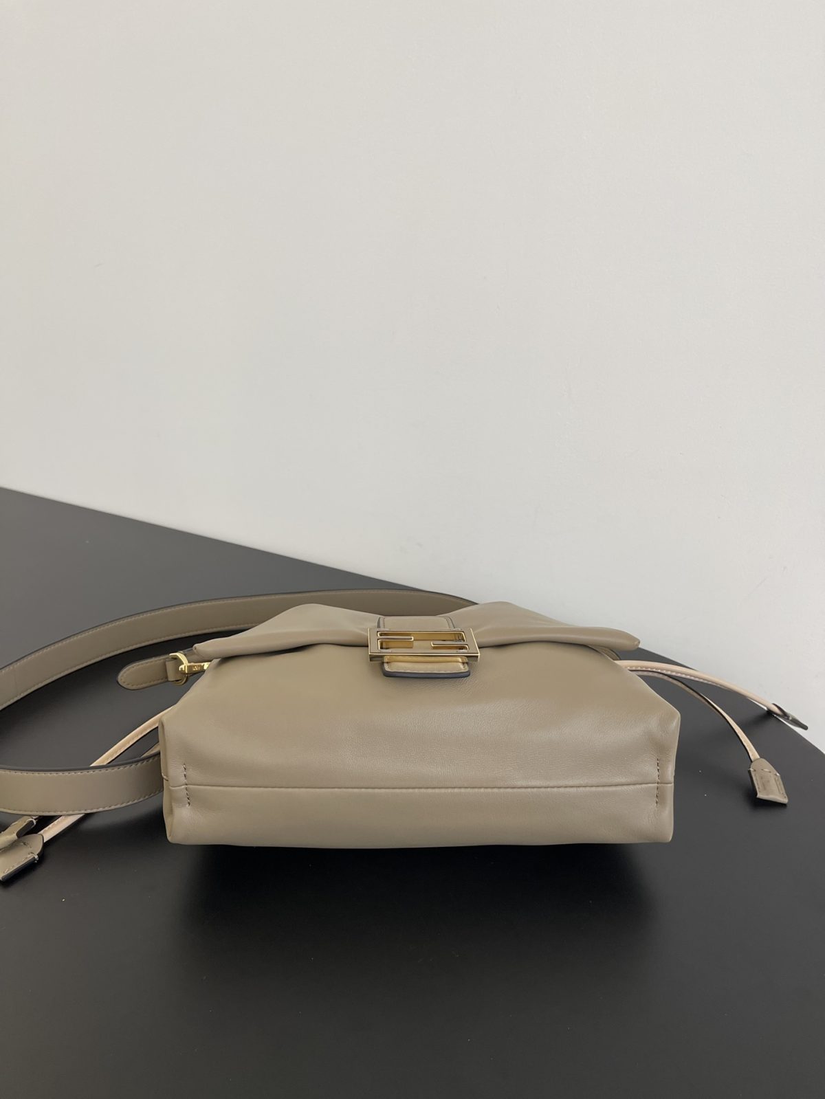 Fendi Mamma Baguette Medium Bag - Image 2