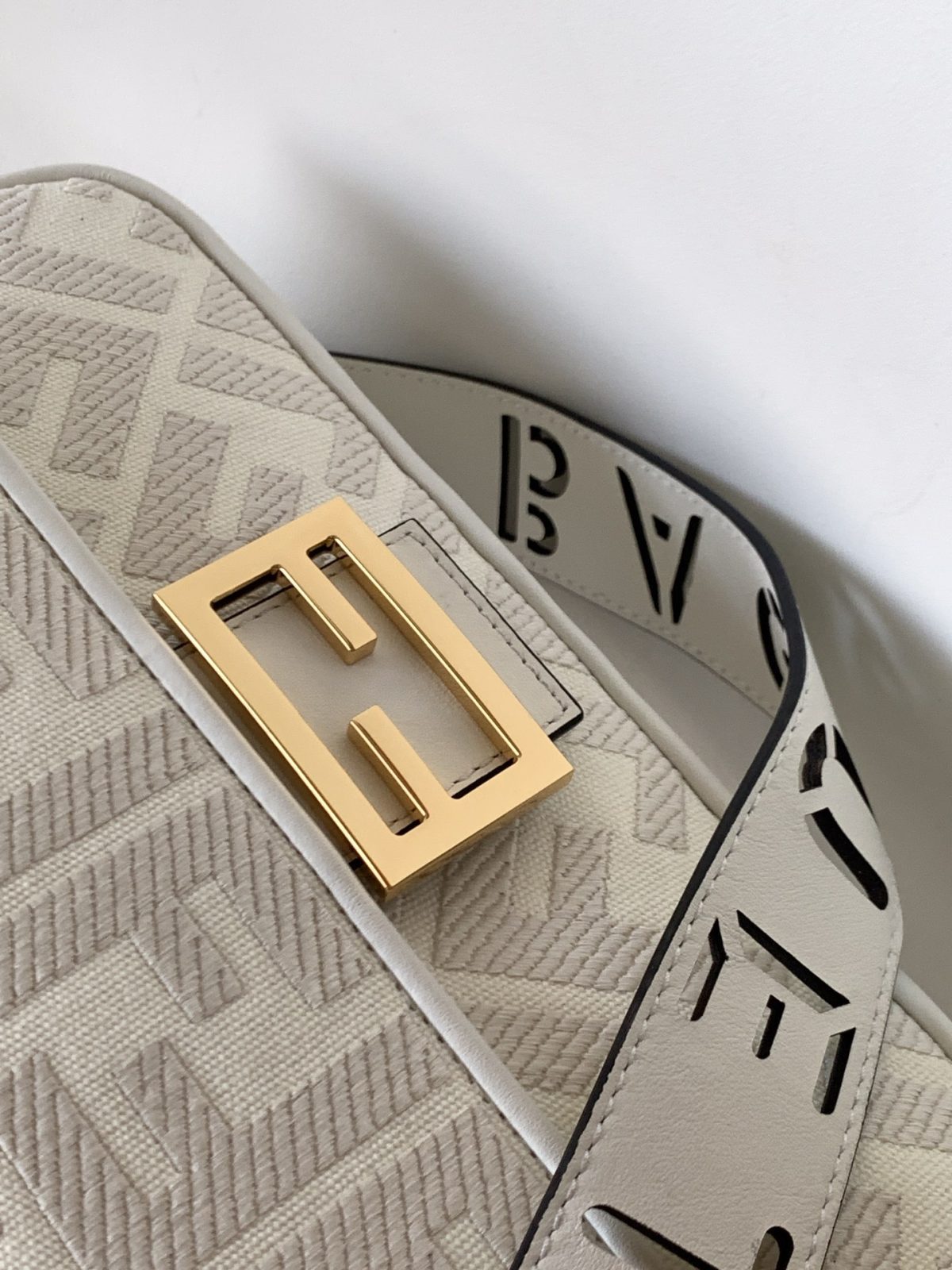Fendi Baguette Medium Bag - Image 6