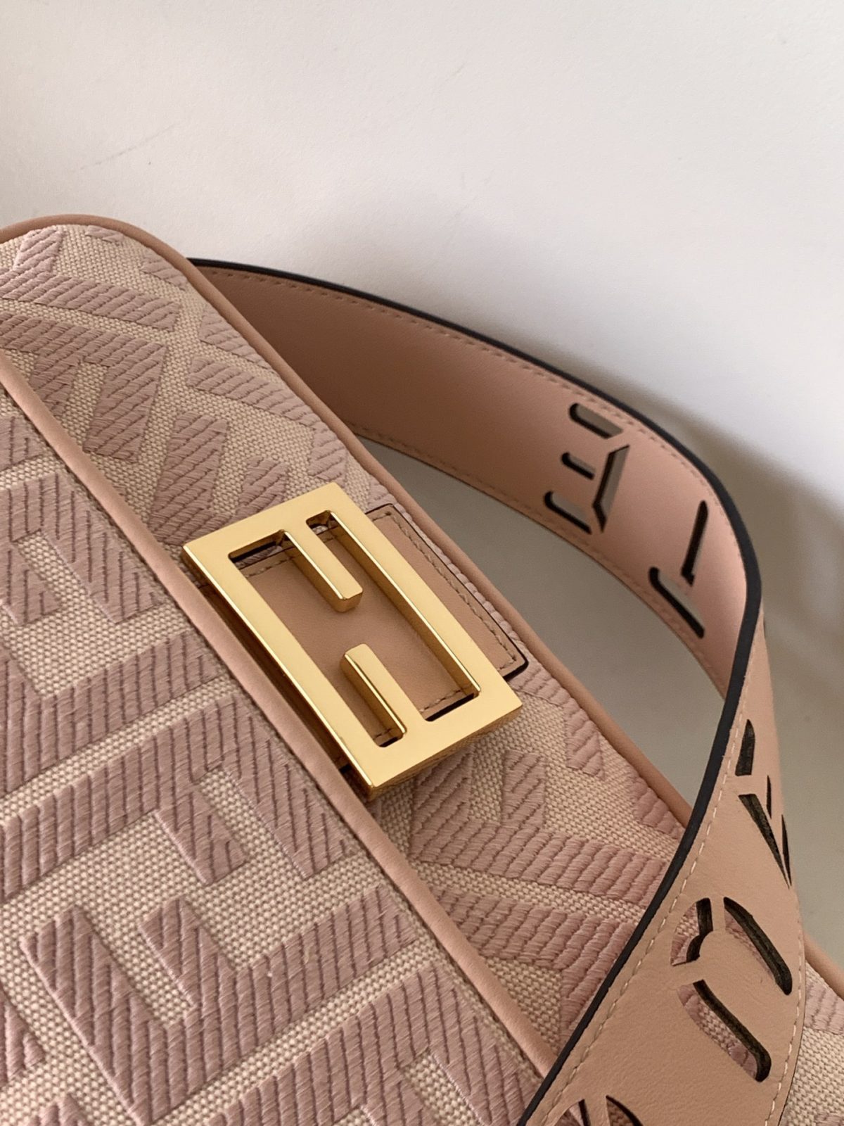Fendi Baguette Medium Bag - Image 6