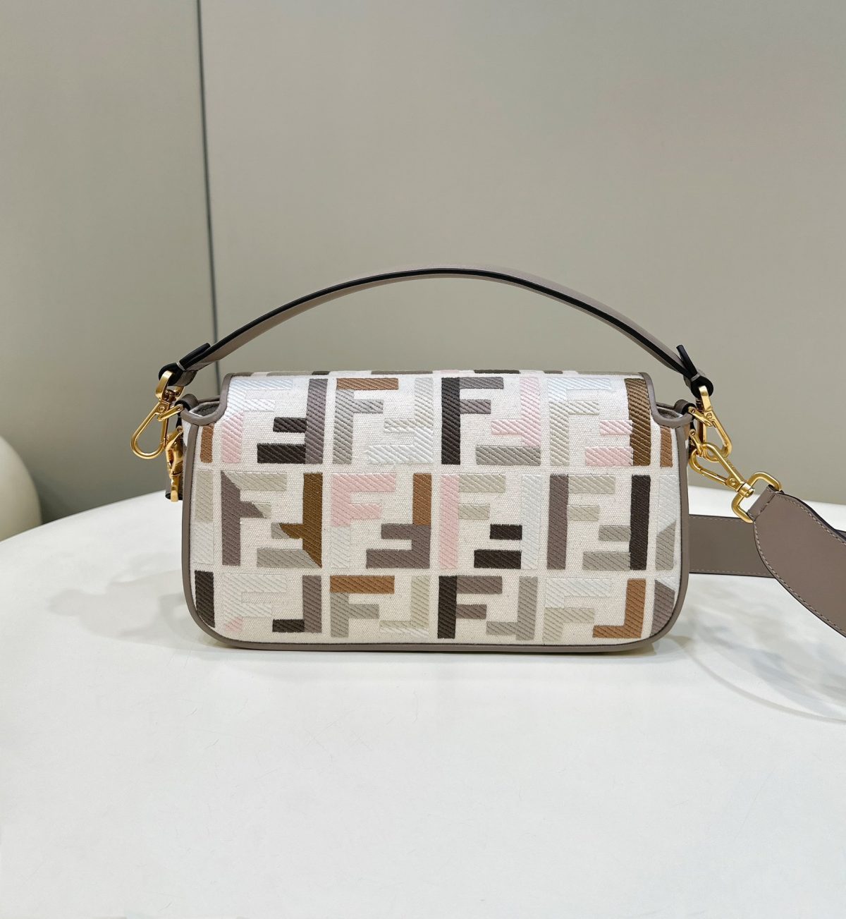 Fendi Baguette Medium Bag - Image 3