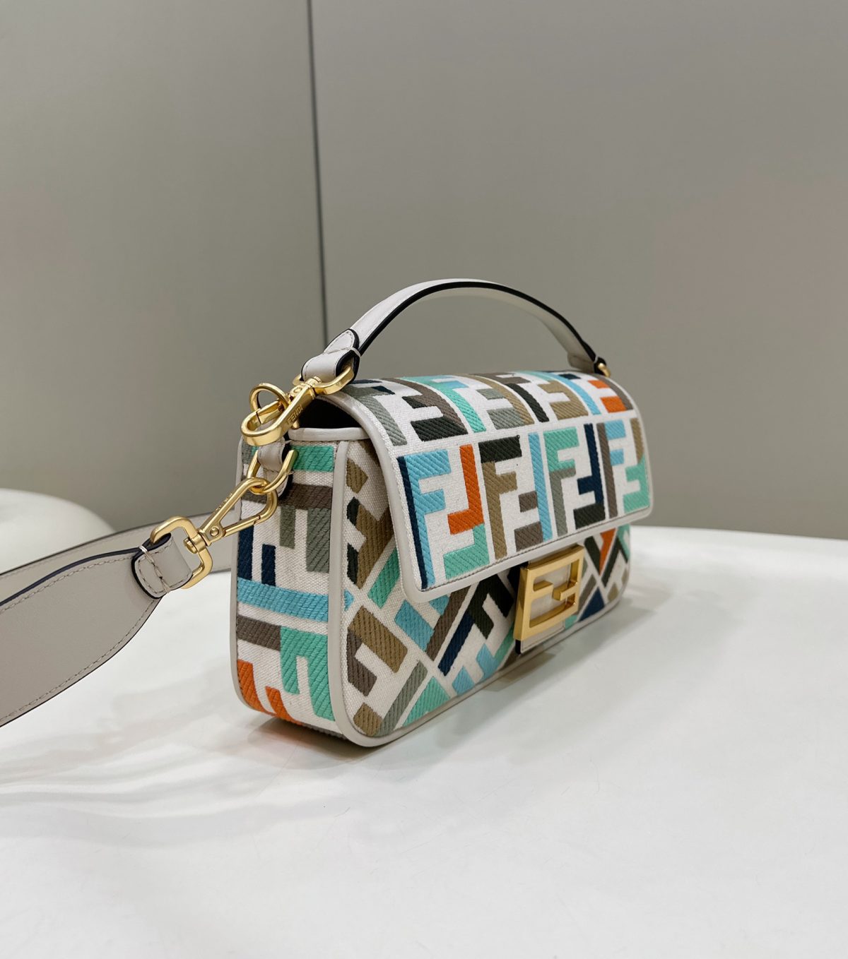 Fendi Baguette Medium Bag - Image 3