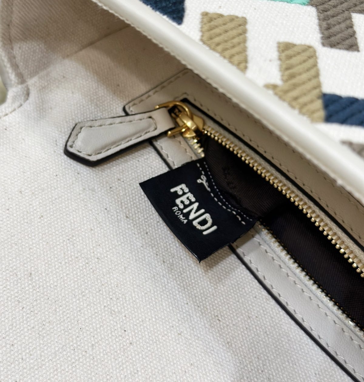Fendi Baguette Medium Bag - Image 8