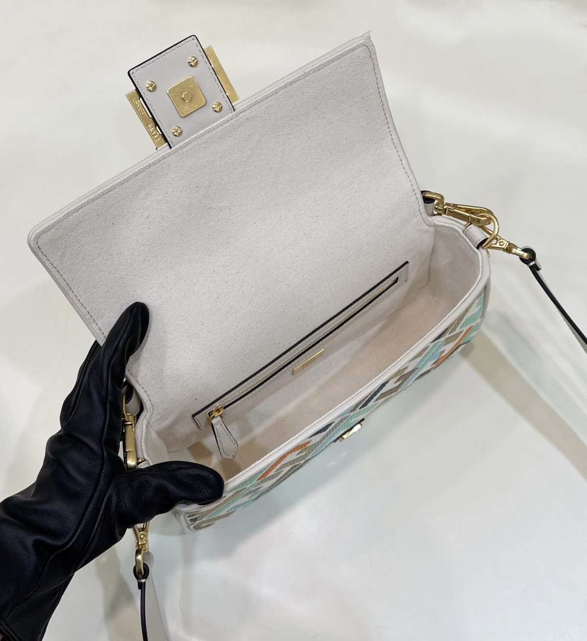 Fendi Baguette Medium Bag - Image 6