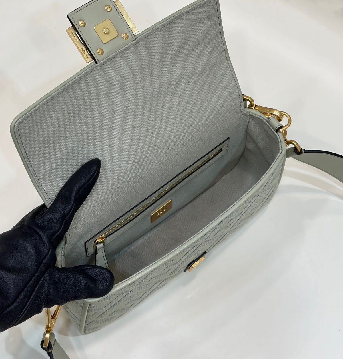 Fendi Baguette Medium Bag - Image 7