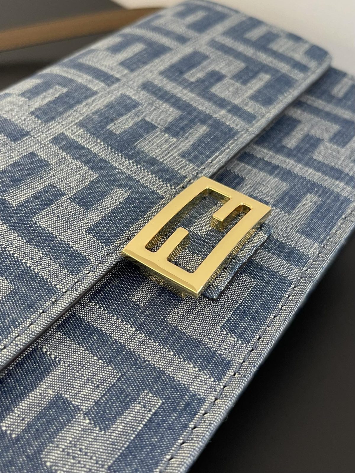 Fendi Chain Hobo Bag - Image 5