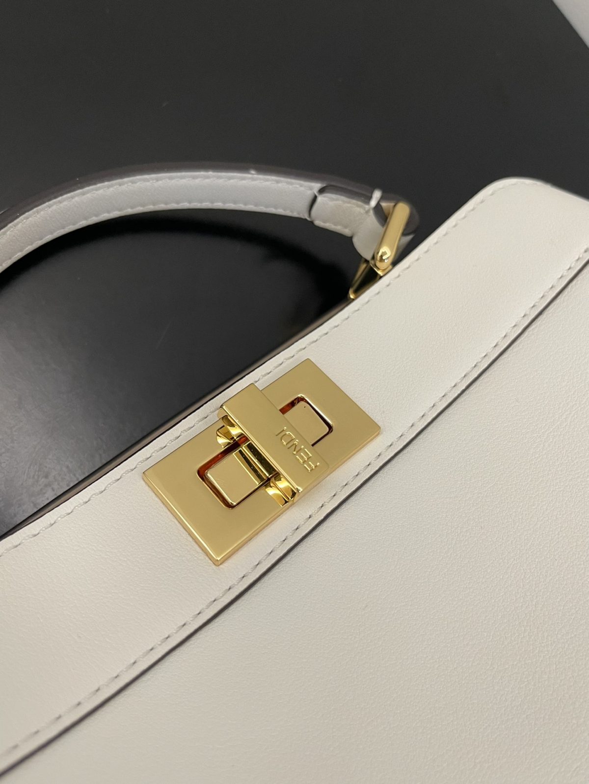 Fendi Peekaboo ISeeU Petite Medium Handbag - Image 4