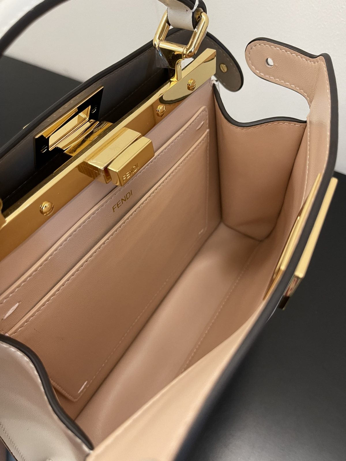 Fendi Peekaboo ISeeU Petite Medium Handbag - Image 5