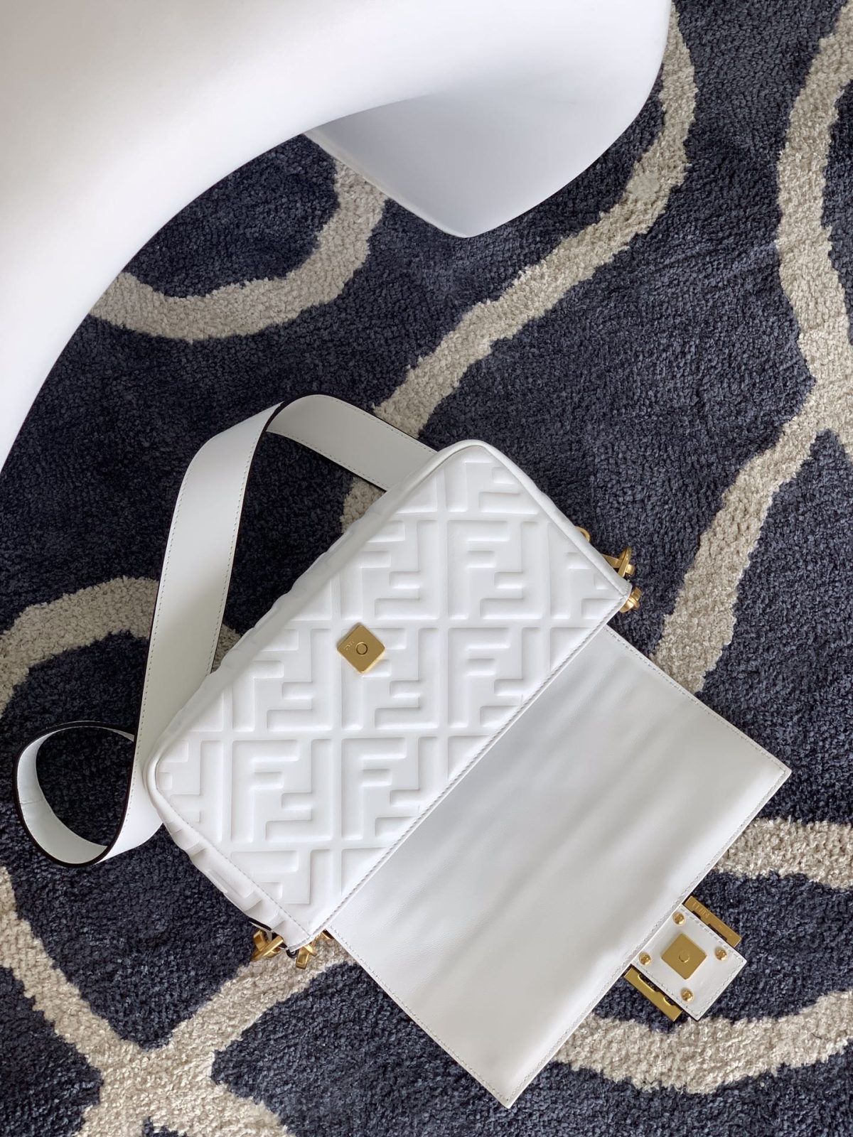 Fendi Baguette Medium Bag - Image 4
