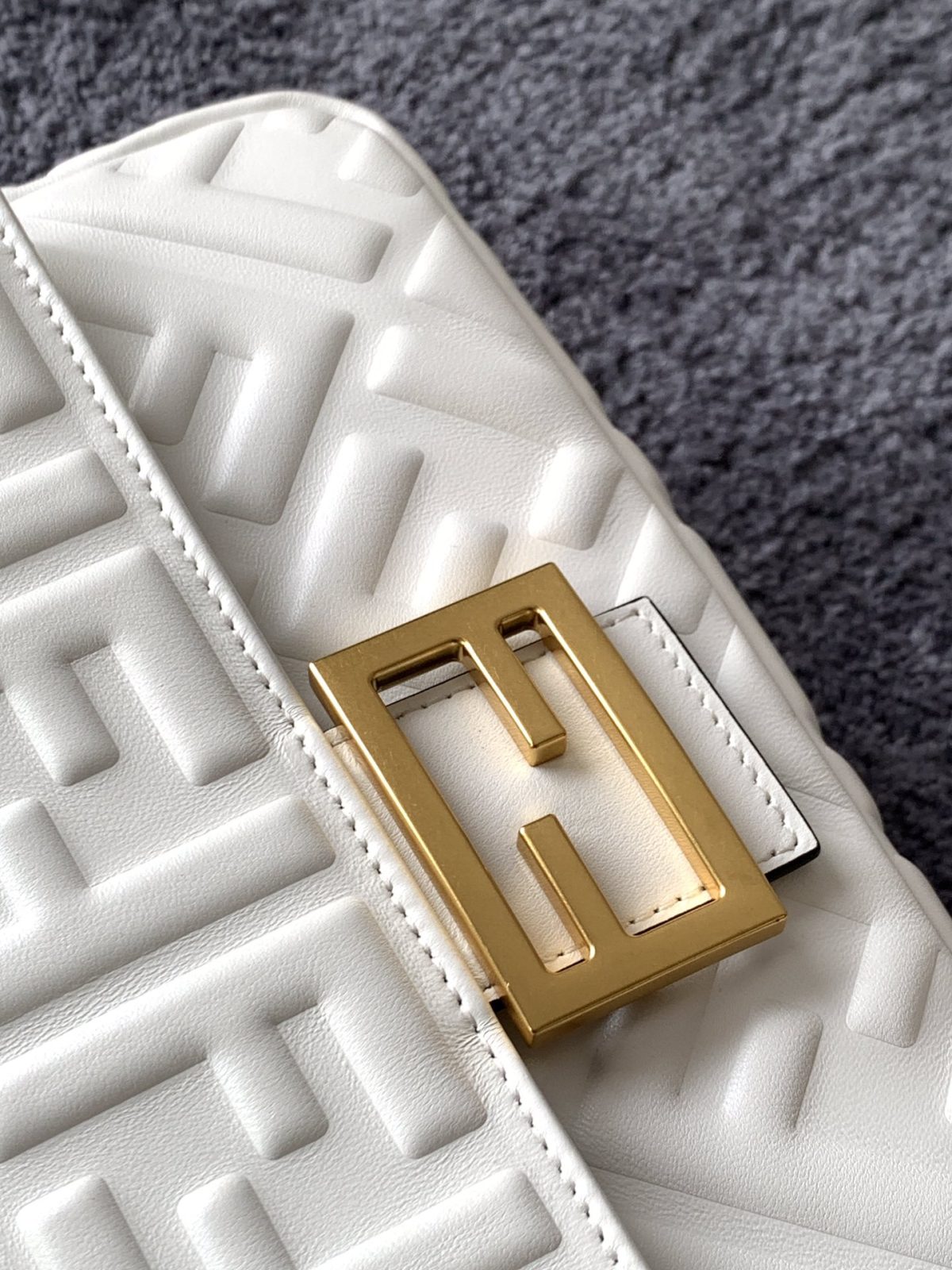 Fendi Baguette Medium Bag - Image 6