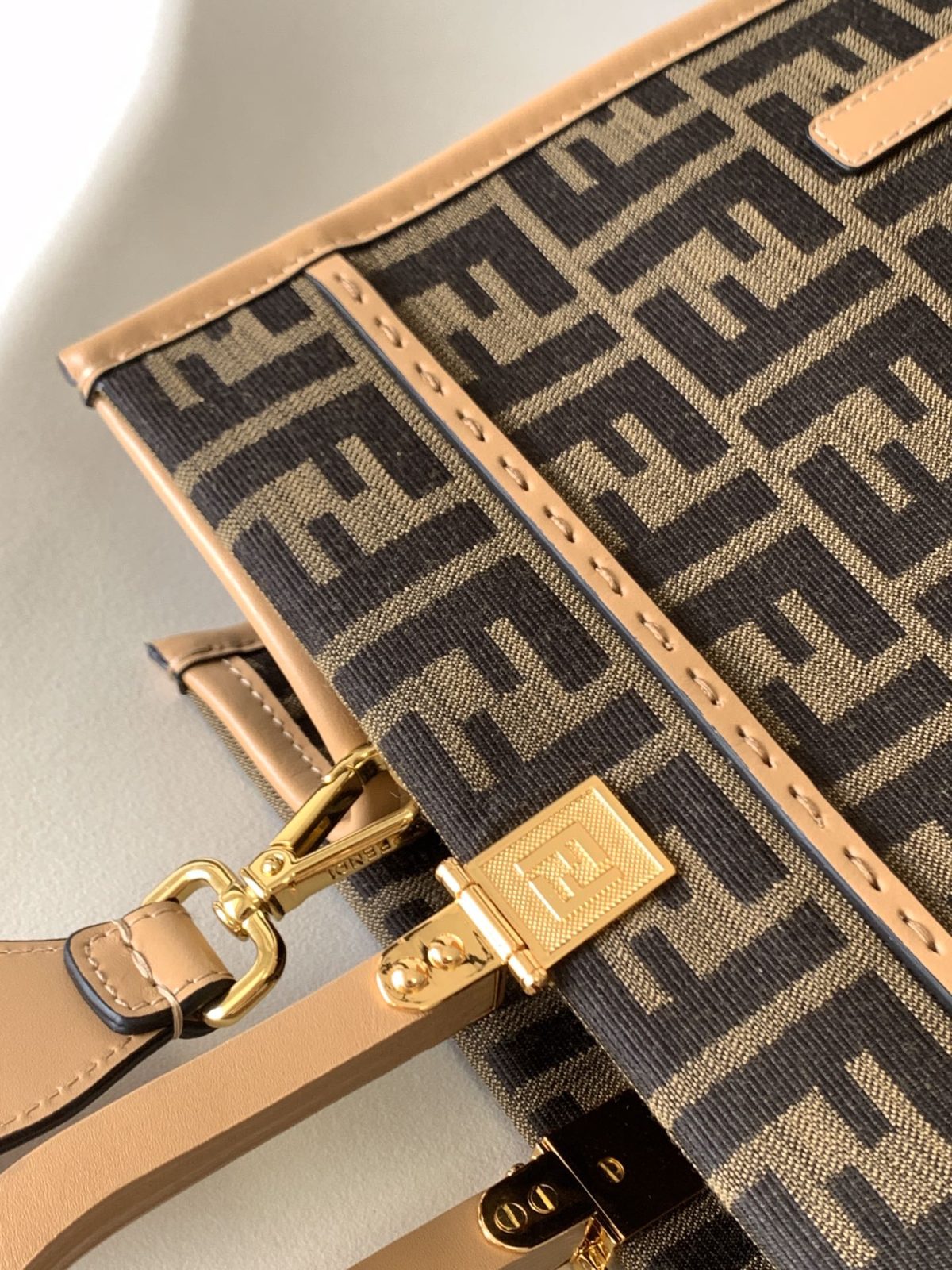 Fendi Sunshine Medium Shopping Bag - Image 6